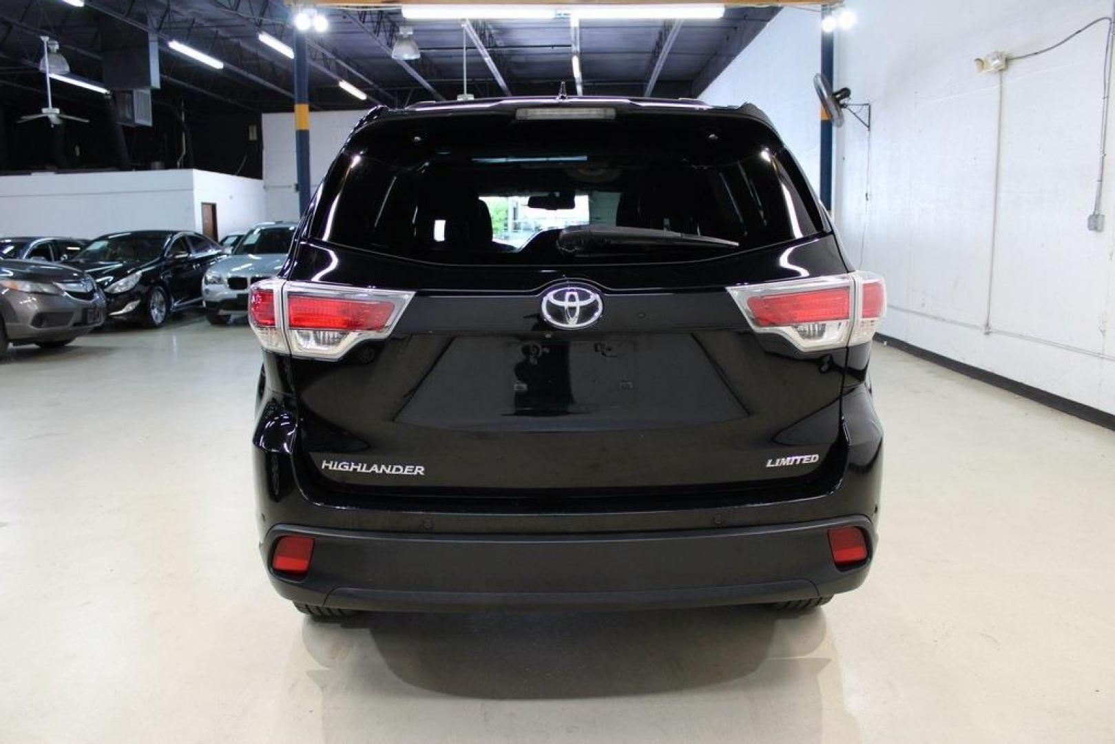 2015 Attitude Black Metallic /Black Toyota Highlander Limited Platinum V6 (5TDYKRFHXFS) with an 3.5L V6 DOHC Dual VVT-i 24V engine, Automatic transmission, located at 15300 Midway Rd., Addison, TX, 75001, (972) 702-0011, 32.958321, -96.838074 - HOME OF THE NO HAGGLE PRICE - WHOLESALE PRICES TO THE PUBLIC!! Highlander Limited Platinum V6, 4D Sport Utility, 3.5L V6 DOHC Dual VVT-i 24V, 6-Speed Automatic Electronic with Overdrive, FWD, Black, Black Leather.<br><br>Black 2015 Toyota Highlander Limited Platinum V6<br><br><br>Awards:<br> * 2015 - Photo#7