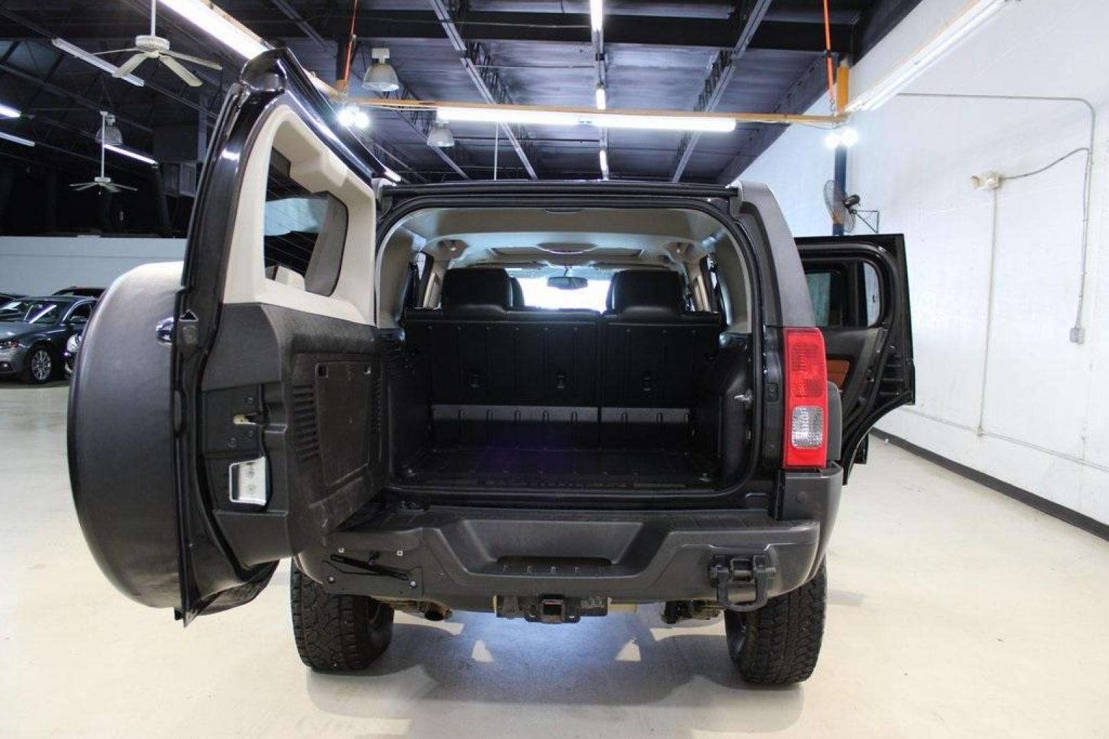 2010 Black /Ebony/Morocco-Toned Hummer H3 Luxury (5GTMNJEE2A8) with an 3.7L 5-Cylinder MPI DOHC engine, Automatic transmission, located at 15300 Midway Rd., Addison, TX, 75001, (972) 702-0011, 32.958321, -96.838074 - HOME OF THE NO HAGGLE PRICE - WHOLESALE PRICES TO THE PUBLIC!! H3 Luxury, 4D Sport Utility, 3.7L 5-Cylinder MPI DOHC, 4-Speed Automatic with Overdrive, 4WD, Black, Ebony/Morocco-Toned Leather.<br><br>Black 2010 Hummer H3 Luxury<br><br>Recent Arrival!<br><br><br>At Midway Auto Group, we strive to pro - Photo#12