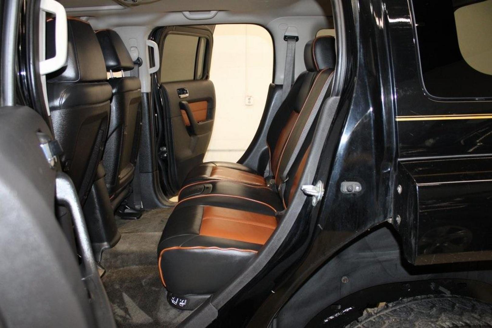 2010 Black /Ebony/Morocco-Toned Hummer H3 Luxury (5GTMNJEE2A8) with an 3.7L 5-Cylinder MPI DOHC engine, Automatic transmission, located at 15300 Midway Rd., Addison, TX, 75001, (972) 702-0011, 32.958321, -96.838074 - HOME OF THE NO HAGGLE PRICE - WHOLESALE PRICES TO THE PUBLIC!! H3 Luxury, 4D Sport Utility, 3.7L 5-Cylinder MPI DOHC, 4-Speed Automatic with Overdrive, 4WD, Black, Ebony/Morocco-Toned Leather.<br><br>Black 2010 Hummer H3 Luxury<br><br>Recent Arrival!<br><br><br>At Midway Auto Group, we strive to pro - Photo#17