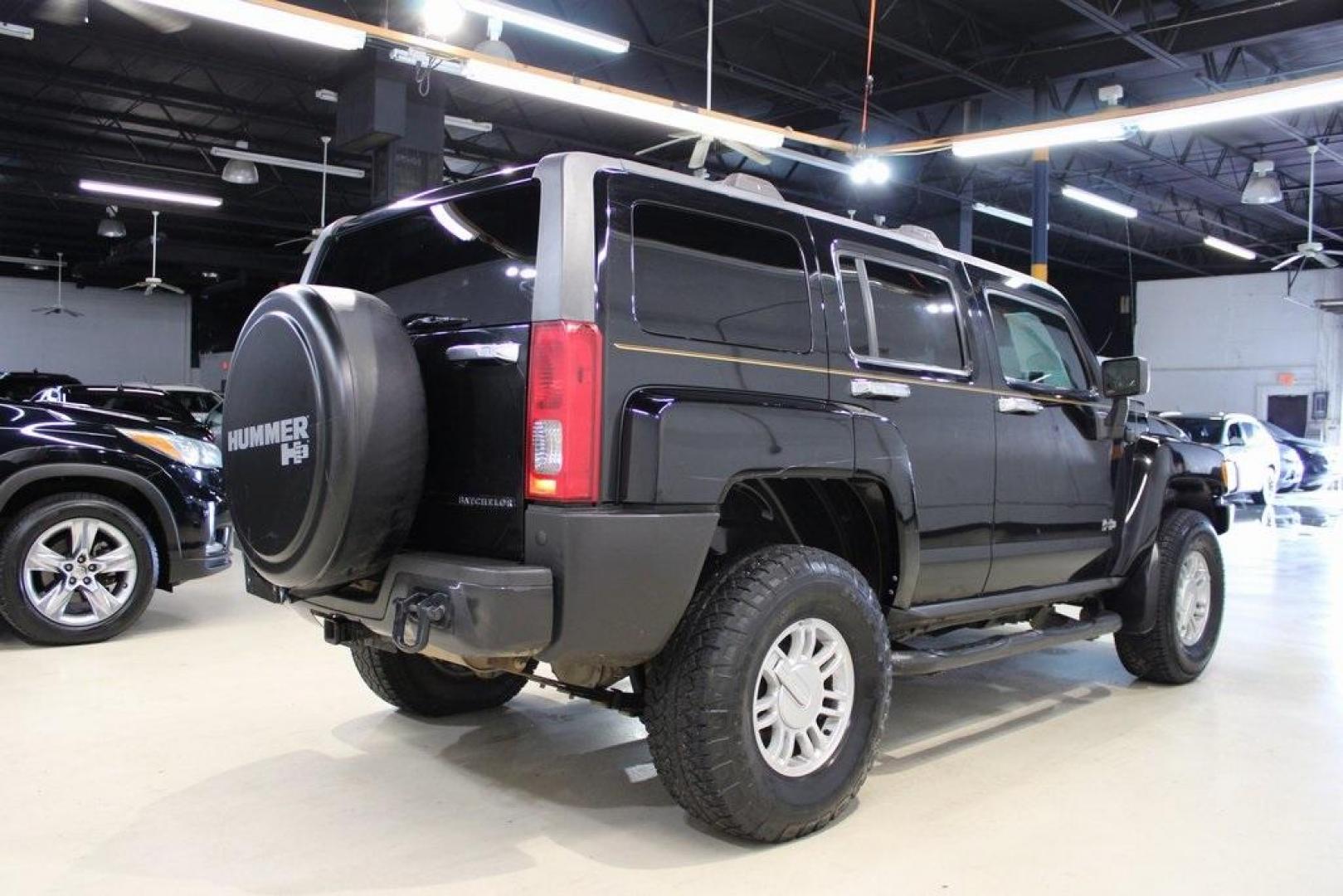 2010 Black /Ebony/Morocco-Toned Hummer H3 Luxury (5GTMNJEE2A8) with an 3.7L 5-Cylinder MPI DOHC engine, Automatic transmission, located at 15300 Midway Rd., Addison, TX, 75001, (972) 702-0011, 32.958321, -96.838074 - HOME OF THE NO HAGGLE PRICE - WHOLESALE PRICES TO THE PUBLIC!! H3 Luxury, 4D Sport Utility, 3.7L 5-Cylinder MPI DOHC, 4-Speed Automatic with Overdrive, 4WD, Black, Ebony/Morocco-Toned Leather.<br><br>Black 2010 Hummer H3 Luxury<br><br>Recent Arrival!<br><br><br>At Midway Auto Group, we strive to pro - Photo#2