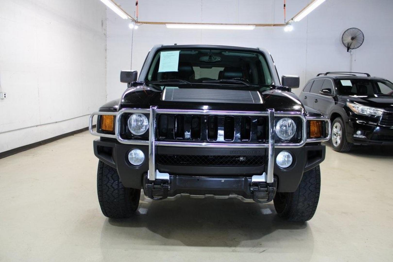 2010 Black /Ebony/Morocco-Toned Hummer H3 Luxury (5GTMNJEE2A8) with an 3.7L 5-Cylinder MPI DOHC engine, Automatic transmission, located at 15300 Midway Rd., Addison, TX, 75001, (972) 702-0011, 32.958321, -96.838074 - HOME OF THE NO HAGGLE PRICE - WHOLESALE PRICES TO THE PUBLIC!! H3 Luxury, 4D Sport Utility, 3.7L 5-Cylinder MPI DOHC, 4-Speed Automatic with Overdrive, 4WD, Black, Ebony/Morocco-Toned Leather.<br><br>Black 2010 Hummer H3 Luxury<br><br>Recent Arrival!<br><br><br>At Midway Auto Group, we strive to pro - Photo#5