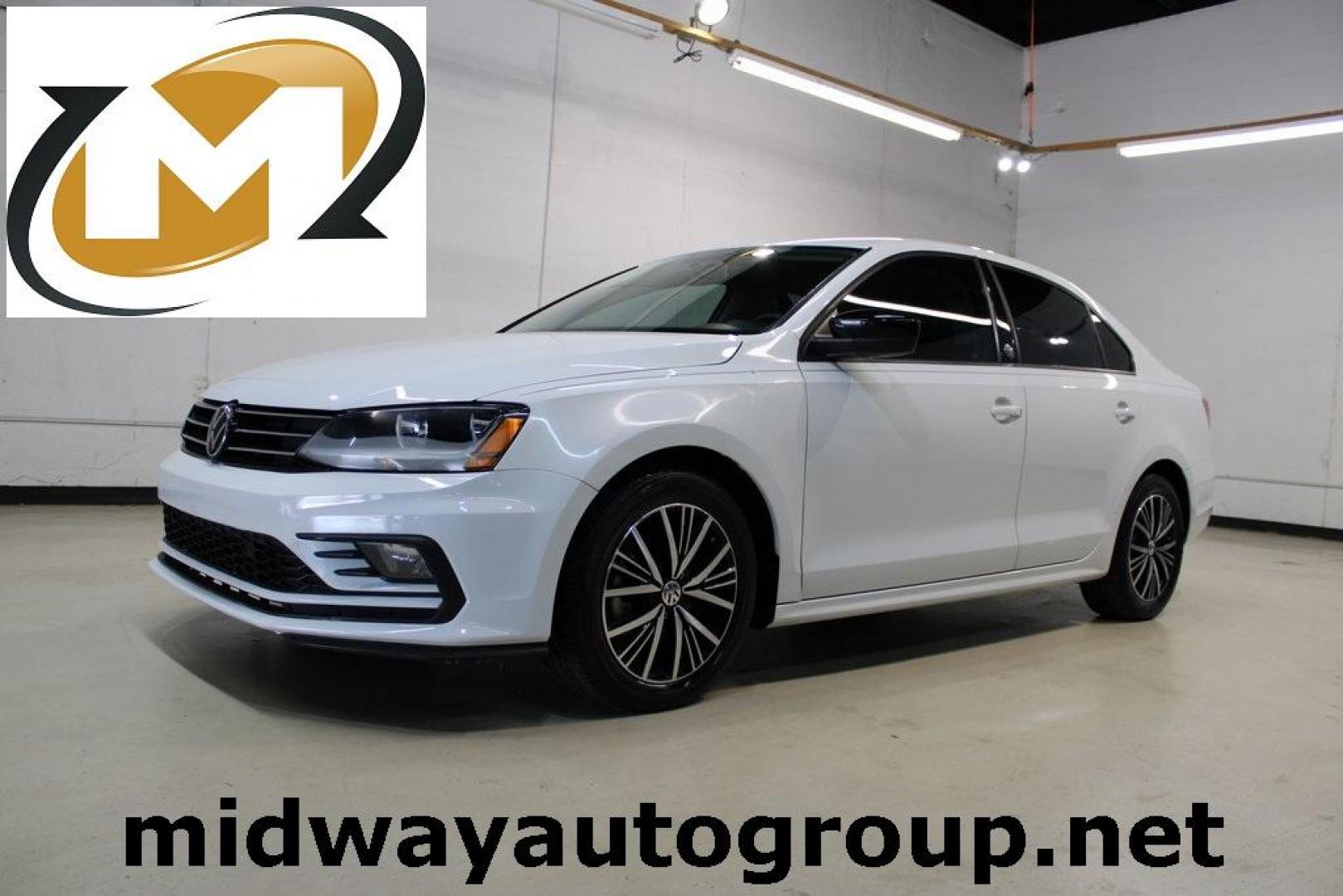 2018 White /Titan Black Volkswagen Jetta 1.4T SE (3VWDB7AJ5JM) with an 1.4L TSI engine, Automatic transmission, located at 15300 Midway Rd., Addison, TX, 75001, (972) 702-0011, 32.958321, -96.838074 - HOME OF THE NO HAGGLE PRICE - WHOLESALE PRICES TO THE PUBLIC!! Jetta 1.4T SE, 4D Sedan, 1.4L TSI, 6-Speed Automatic with Tiptronic, FWD, White.<br><br>White 2018 Volkswagen Jetta 1.4T SE<br><br>28/38 City/Highway MPG<br><br><br>At Midway Auto Group, we strive to provide you with the best quality veh - Photo#0