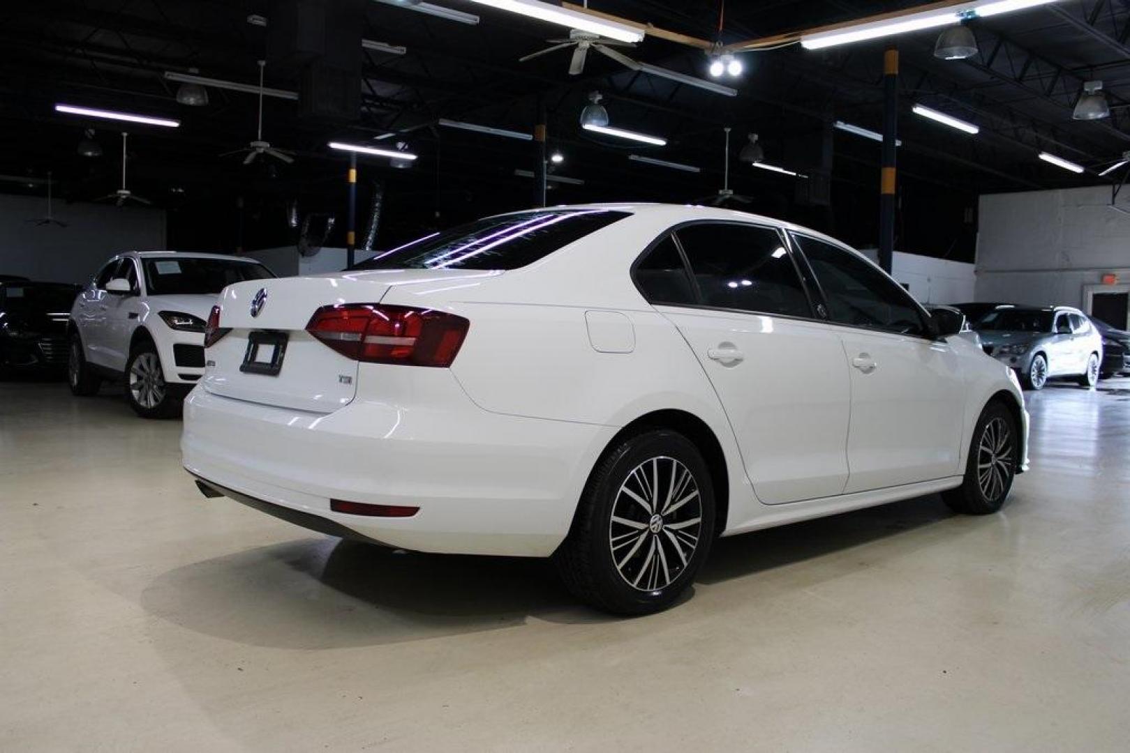 2018 White /Titan Black Volkswagen Jetta 1.4T SE (3VWDB7AJ5JM) with an 1.4L TSI engine, Automatic transmission, located at 15300 Midway Rd., Addison, TX, 75001, (972) 702-0011, 32.958321, -96.838074 - HOME OF THE NO HAGGLE PRICE - WHOLESALE PRICES TO THE PUBLIC!! Jetta 1.4T SE, 4D Sedan, 1.4L TSI, 6-Speed Automatic with Tiptronic, FWD, White.<br><br>White 2018 Volkswagen Jetta 1.4T SE<br><br>28/38 City/Highway MPG<br><br><br>At Midway Auto Group, we strive to provide you with the best quality veh - Photo#2