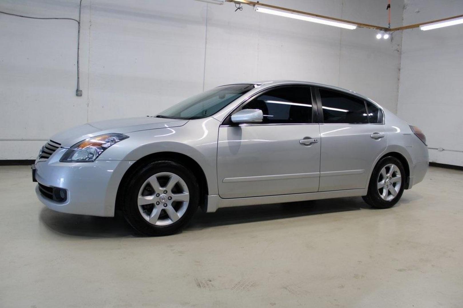 2008 Silver Lightning Metallic /Charcoal Nissan Altima 2.5 SL (1N4AL21E68N) with an 2.5L I4 SMPI DOHC engine, CVT transmission, located at 15300 Midway Rd., Addison, TX, 75001, (972) 702-0011, 32.958321, -96.838074 - HOME OF THE NO HAGGLE PRICE - WHOLESALE PRICES TO THE PUBLIC!! Altima 2.5 SL, 4D Sedan, 2.5L I4 SMPI DOHC, CVT, FWD, Silver Lightning Metallic, Charcoal w/Leather Appointed Seats.<br><br>Silver Lightning Metallic 2008 Nissan Altima 2.5 SL<br><br>23/31 City/Highway MPG<br><br><br>At Midway Auto Group - Photo#4