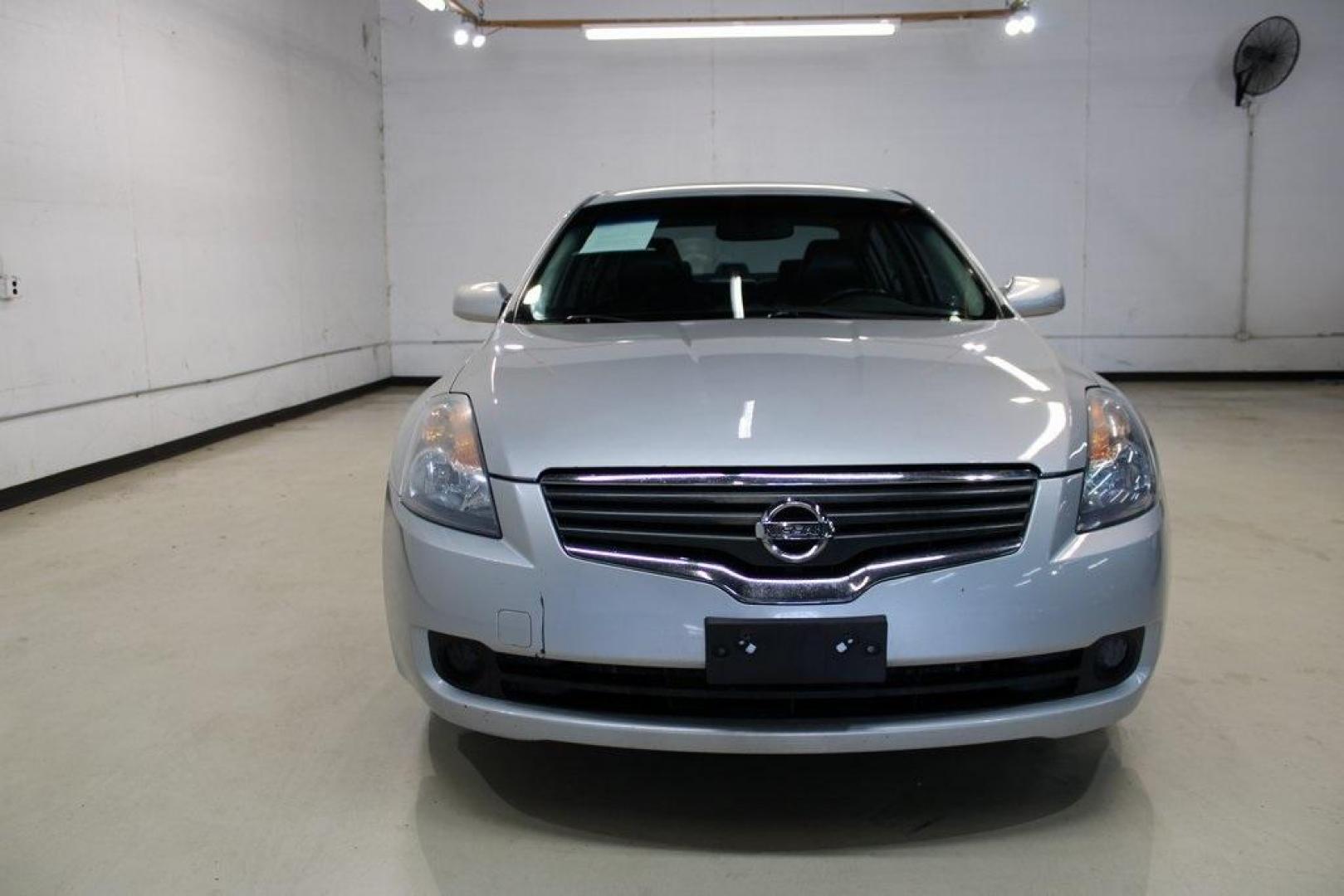 2008 Silver Lightning Metallic /Charcoal Nissan Altima 2.5 SL (1N4AL21E68N) with an 2.5L I4 SMPI DOHC engine, CVT transmission, located at 15300 Midway Rd., Addison, TX, 75001, (972) 702-0011, 32.958321, -96.838074 - HOME OF THE NO HAGGLE PRICE - WHOLESALE PRICES TO THE PUBLIC!! Altima 2.5 SL, 4D Sedan, 2.5L I4 SMPI DOHC, CVT, FWD, Silver Lightning Metallic, Charcoal w/Leather Appointed Seats.<br><br>Silver Lightning Metallic 2008 Nissan Altima 2.5 SL<br><br>23/31 City/Highway MPG<br><br><br>At Midway Auto Group - Photo#5