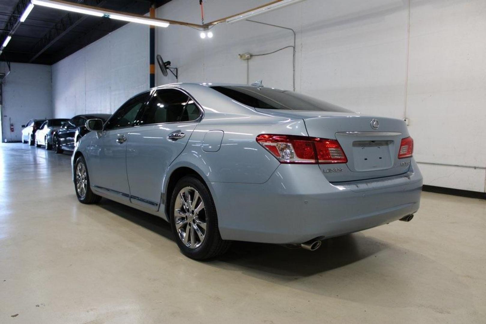 2010 Cerulean Blue Metallic /Parchment Lexus ES 350 (JTHBK1EG0A2) with an 3.5L V6 DOHC Dual VVT-i 24V engine, Automatic transmission, located at 15300 Midway Rd., Addison, TX, 75001, (972) 702-0011, 32.958321, -96.838074 - HOME OF THE NO HAGGLE PRICE - WHOLESALE PRICES TO THE PUBLIC!! ES 350, 4D Sedan, 3.5L V6 DOHC Dual VVT-i 24V, 6-Speed Automatic with Sequential Shift ECT-i, FWD, Blue, Parchment Leather. Priced below KBB Fair Purchase Price! Odometer is 44908 miles below market average!<br><br>Blue 2010 Lexus ES 350 - Photo#3