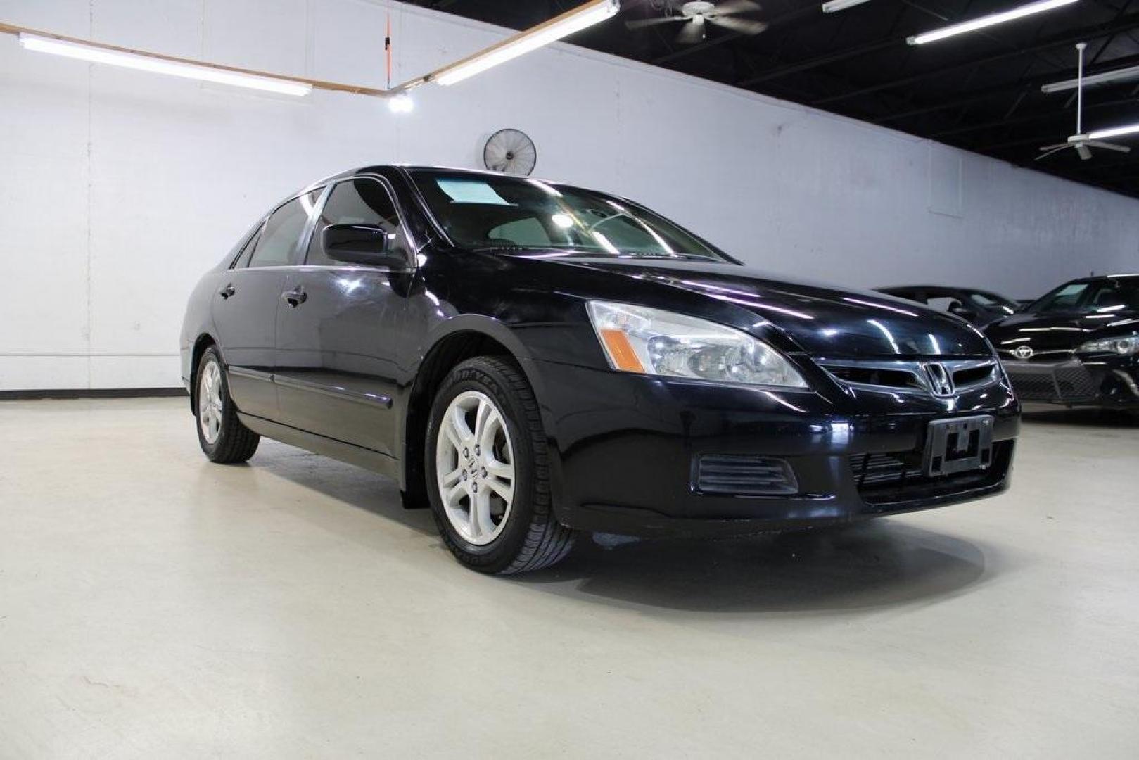 2007 Nighthawk Black Pearl /Ivory Honda Accord SE (JHMCM56387C) with an 2.4L I4 DOHC i-VTEC 16V engine, Automatic transmission, located at 15300 Midway Rd., Addison, TX, 75001, (972) 702-0011, 32.958321, -96.838074 - HOME OF THE NO HAGGLE PRICE - WHOLESALE PRICES TO THE PUBLIC!! Accord SE 2.4, 4D Sedan, 2.4L I4 DOHC i-VTEC 16V, 5-Speed Automatic with Overdrive, FWD, Black, Ivory Cloth.<br><br>Black 2007 Honda Accord SE<br><br>Recent Arrival! 24/34 City/Highway MPG<br><br>Awards:<br> * 2007 KBB.com Best Resale V - Photo#1