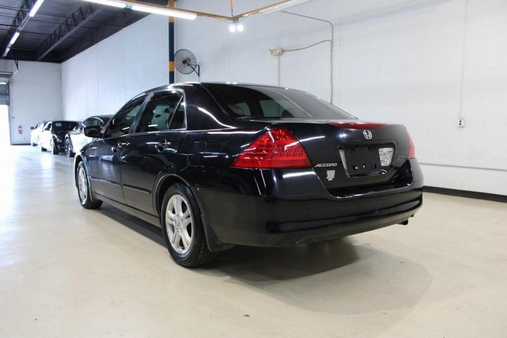 2007 Nighthawk Black Pearl /Ivory Honda Accord SE (JHMCM56387C) with an 2.4L I4 DOHC i-VTEC 16V engine, Automatic transmission, located at 15300 Midway Rd., Addison, TX, 75001, (972) 702-0011, 32.958321, -96.838074 - HOME OF THE NO HAGGLE PRICE - WHOLESALE PRICES TO THE PUBLIC!! Accord SE 2.4, 4D Sedan, 2.4L I4 DOHC i-VTEC 16V, 5-Speed Automatic with Overdrive, FWD, Black, Ivory Cloth.<br><br>Black 2007 Honda Accord SE<br><br>Recent Arrival! 24/34 City/Highway MPG<br><br>Awards:<br> * 2007 KBB.com Best Resale V - Photo#3