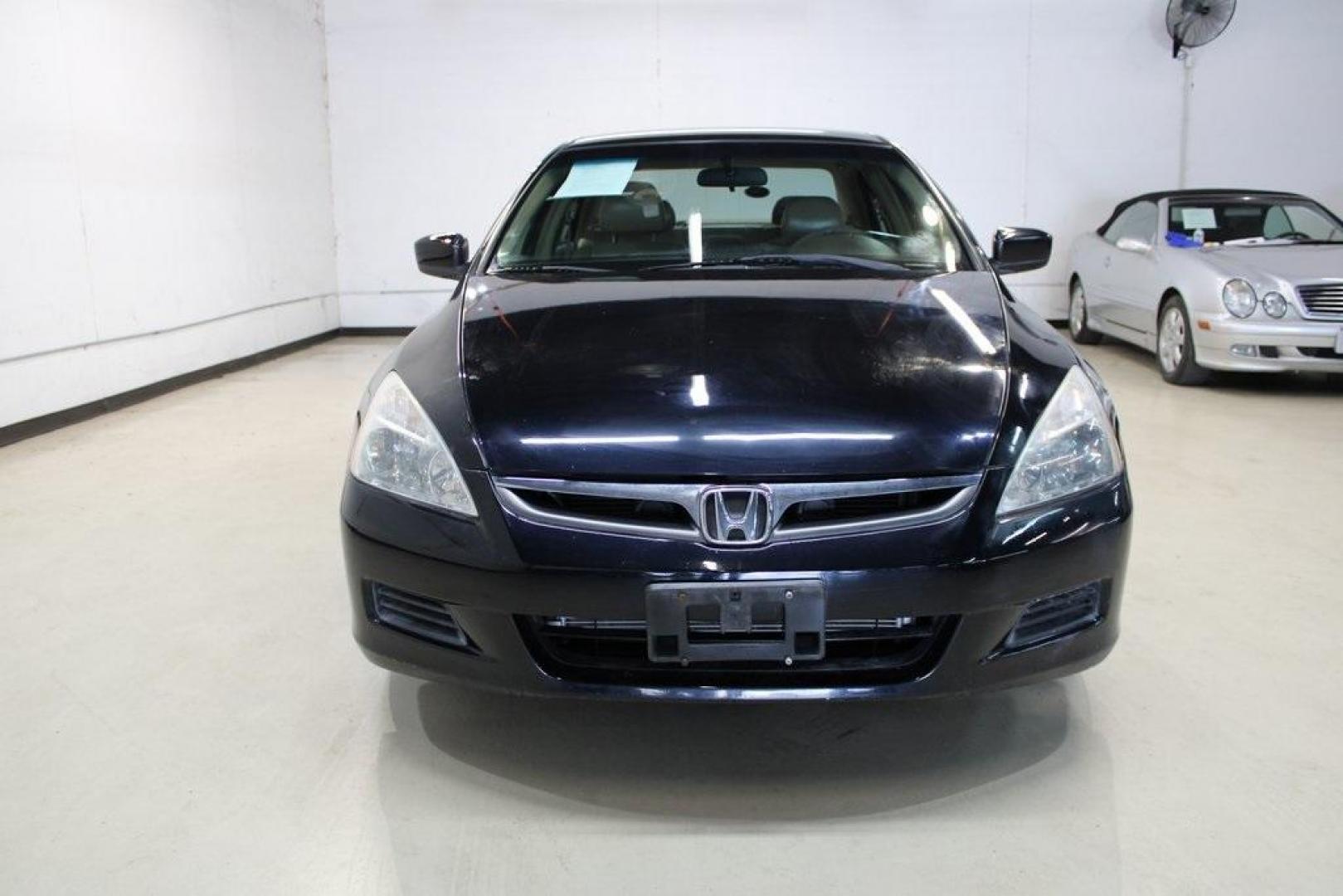 2007 Nighthawk Black Pearl /Ivory Honda Accord SE (JHMCM56387C) with an 2.4L I4 DOHC i-VTEC 16V engine, Automatic transmission, located at 15300 Midway Rd., Addison, TX, 75001, (972) 702-0011, 32.958321, -96.838074 - HOME OF THE NO HAGGLE PRICE - WHOLESALE PRICES TO THE PUBLIC!! Accord SE 2.4, 4D Sedan, 2.4L I4 DOHC i-VTEC 16V, 5-Speed Automatic with Overdrive, FWD, Black, Ivory Cloth.<br><br>Black 2007 Honda Accord SE<br><br>Recent Arrival! 24/34 City/Highway MPG<br><br>Awards:<br> * 2007 KBB.com Best Resale V - Photo#5