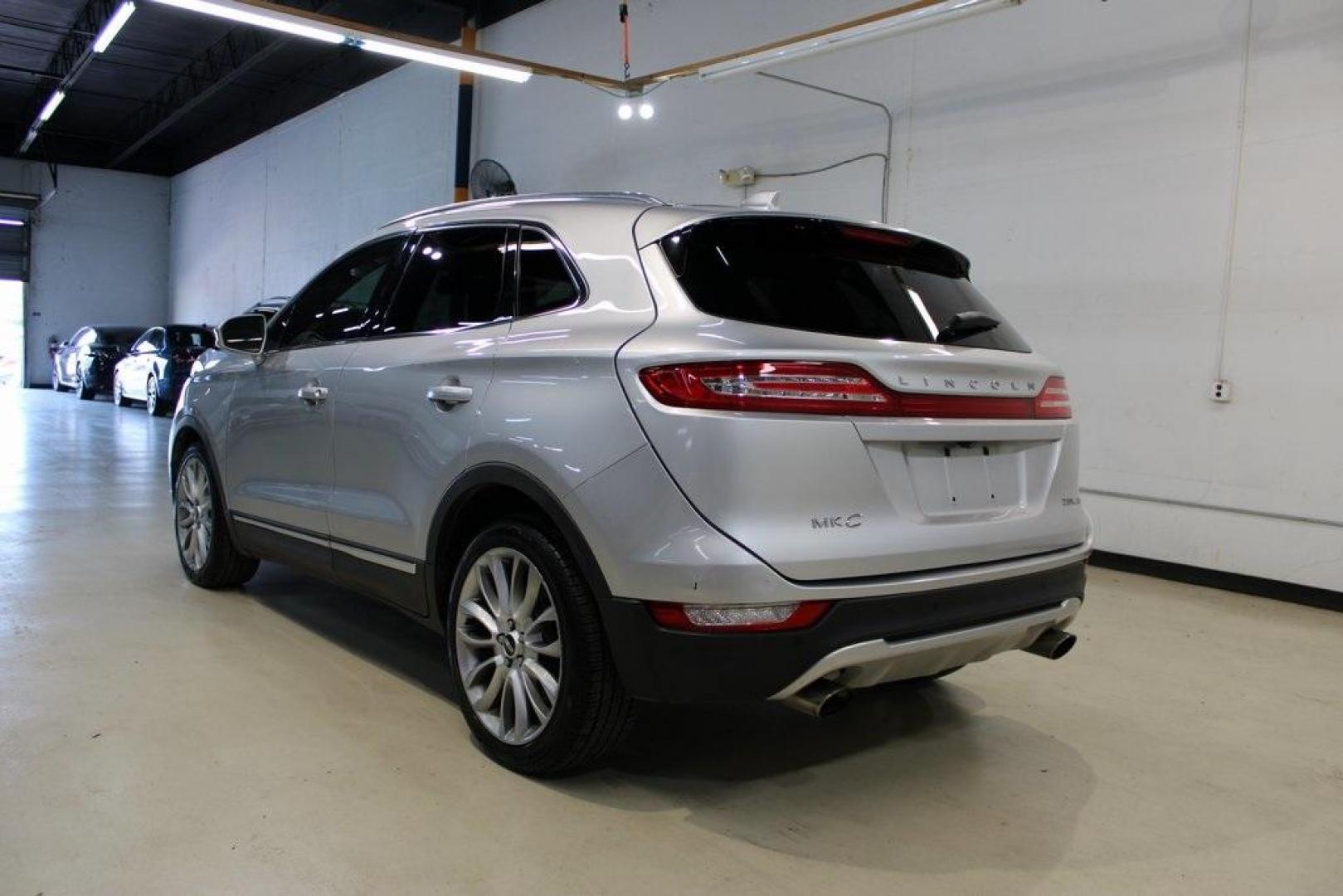 2015 Silver /Island Lincoln MKC Base (5LMCJ1A90FU) with an EcoBoost 2.0L I4 GTDi DOHC Turbocharged VCT engine, Automatic transmission, located at 15300 Midway Rd., Addison, TX, 75001, (972) 702-0011, 32.958321, -96.838074 - HOME OF THE NO HAGGLE PRICE - WHOLESALE PRICES TO THE PUBLIC!! ABS brakes, Alloy wheels, Compass, Electronic Stability Control, Front dual zone A/C, Heated door mirrors, Heated front seats, Illuminated entry, Low tire pressure warning, Remote keyless entry, Traction control.<br><br>Silver 2015 Linco - Photo#3