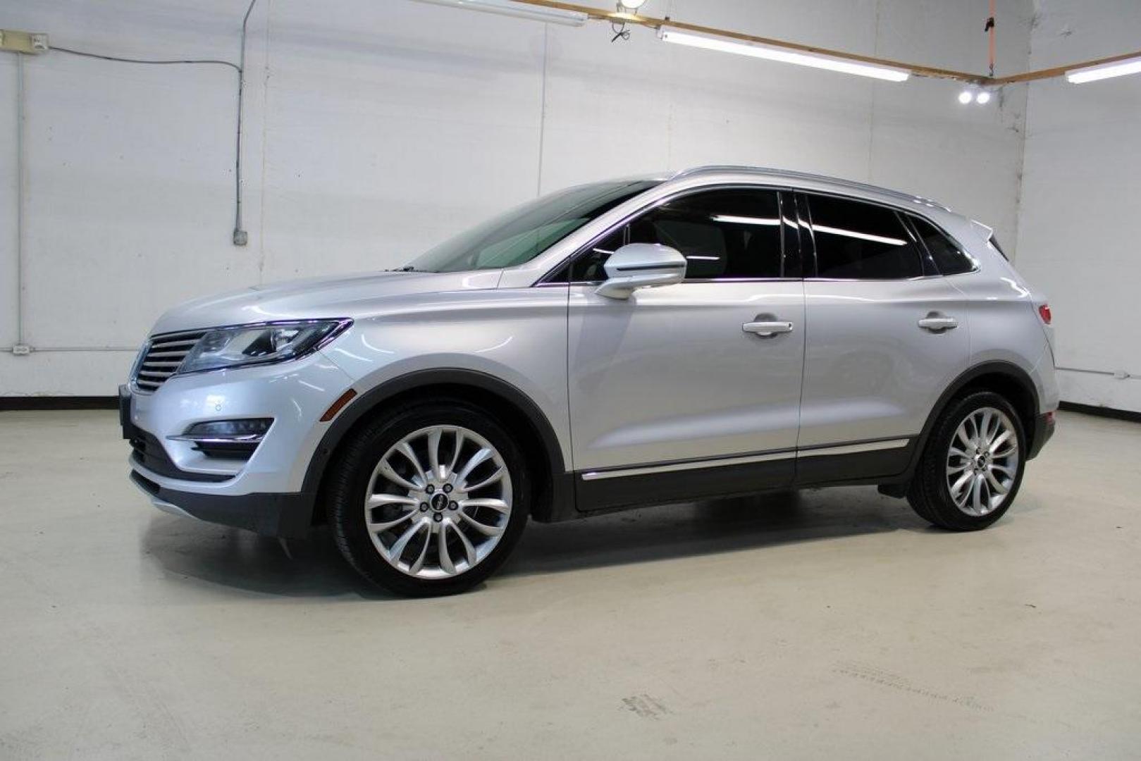 2015 Silver /Island Lincoln MKC Base (5LMCJ1A90FU) with an EcoBoost 2.0L I4 GTDi DOHC Turbocharged VCT engine, Automatic transmission, located at 15300 Midway Rd., Addison, TX, 75001, (972) 702-0011, 32.958321, -96.838074 - HOME OF THE NO HAGGLE PRICE - WHOLESALE PRICES TO THE PUBLIC!! ABS brakes, Alloy wheels, Compass, Electronic Stability Control, Front dual zone A/C, Heated door mirrors, Heated front seats, Illuminated entry, Low tire pressure warning, Remote keyless entry, Traction control.<br><br>Silver 2015 Linco - Photo#4