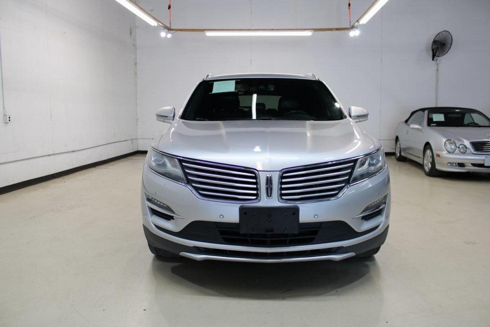 2015 Silver /Island Lincoln MKC Base (5LMCJ1A90FU) with an EcoBoost 2.0L I4 GTDi DOHC Turbocharged VCT engine, Automatic transmission, located at 15300 Midway Rd., Addison, TX, 75001, (972) 702-0011, 32.958321, -96.838074 - HOME OF THE NO HAGGLE PRICE - WHOLESALE PRICES TO THE PUBLIC!! ABS brakes, Alloy wheels, Compass, Electronic Stability Control, Front dual zone A/C, Heated door mirrors, Heated front seats, Illuminated entry, Low tire pressure warning, Remote keyless entry, Traction control.<br><br>Silver 2015 Linco - Photo#5