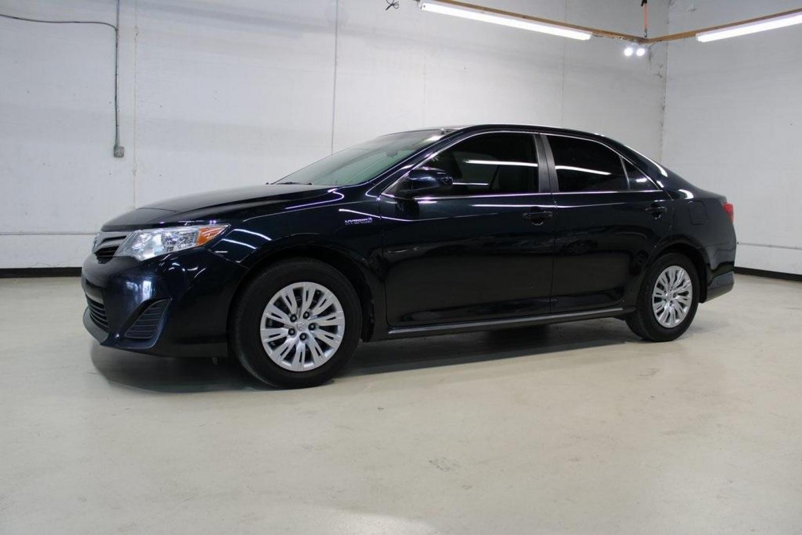 2014 Gray /Light Gray Toyota Camry Hybrid LE (4T1BD1FK2EU) with an 2.5L I4 Hybrid DOHC engine, CVT transmission, located at 15300 Midway Rd., Addison, TX, 75001, (972) 702-0011, 32.958321, -96.838074 - Photo#4