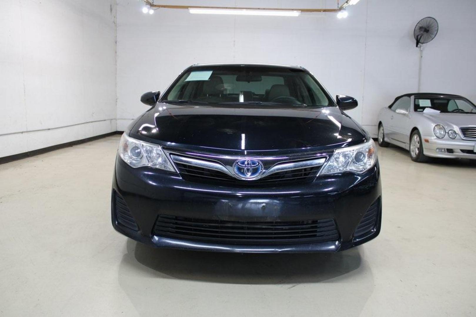 2014 Gray /Light Gray Toyota Camry Hybrid LE (4T1BD1FK2EU) with an 2.5L I4 Hybrid DOHC engine, CVT transmission, located at 15300 Midway Rd., Addison, TX, 75001, (972) 702-0011, 32.958321, -96.838074 - Photo#5