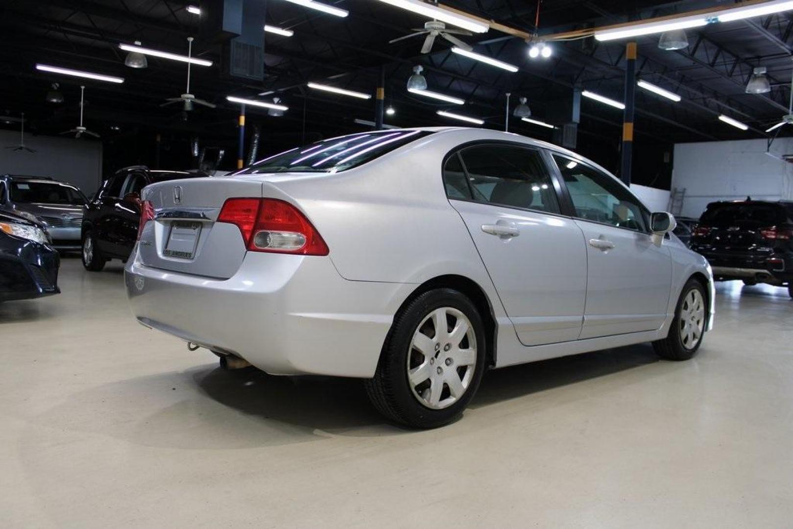 2009 Alabaster Silver Metallic Honda Civic LX (2HGFA16539H) with an 1.8L I4 SOHC 16V i-VTEC engine, Automatic transmission, located at 15300 Midway Rd., Addison, TX, 75001, (972) 702-0011, 32.958321, -96.838074 - Photo#2