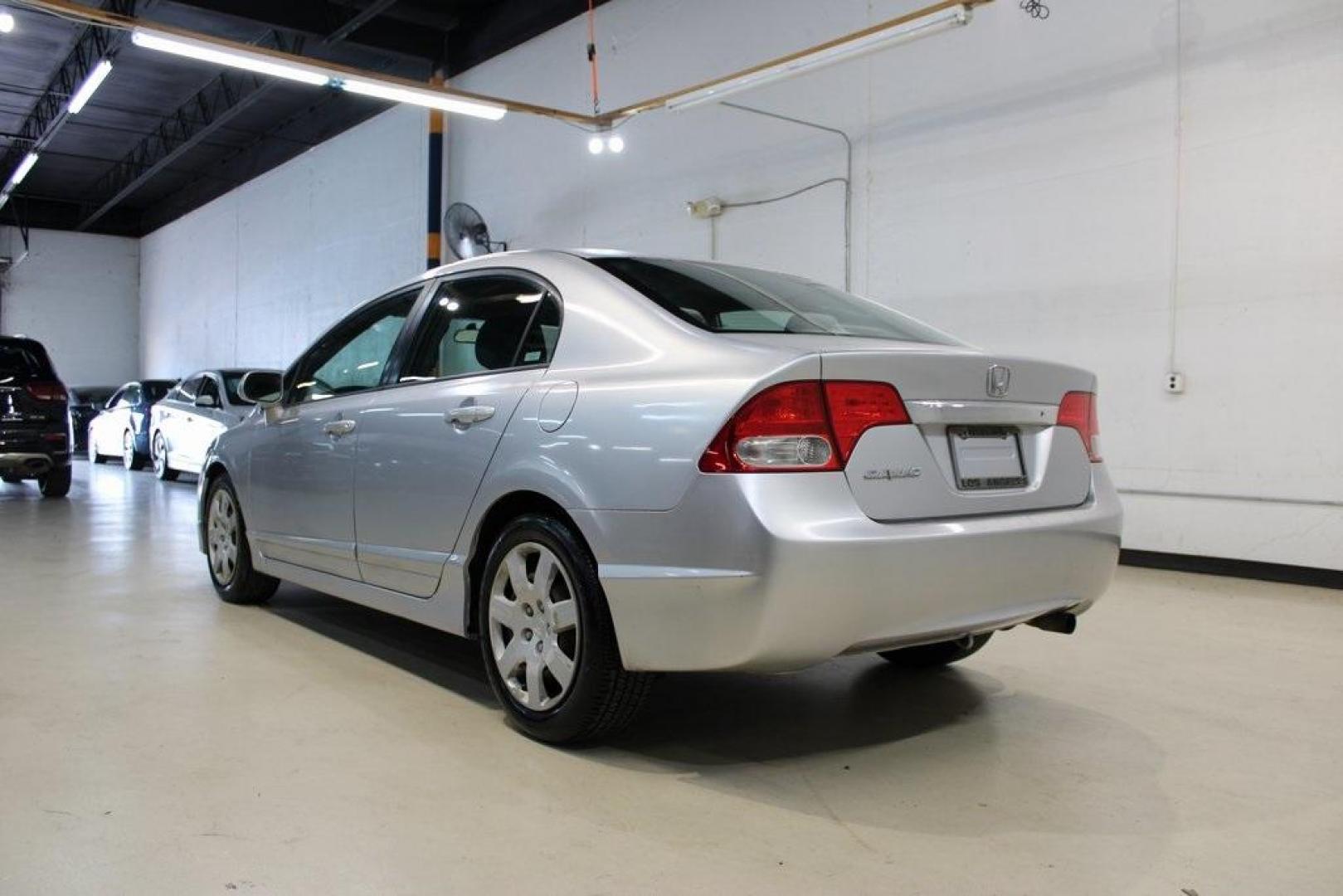 2009 Alabaster Silver Metallic Honda Civic LX (2HGFA16539H) with an 1.8L I4 SOHC 16V i-VTEC engine, Automatic transmission, located at 15300 Midway Rd., Addison, TX, 75001, (972) 702-0011, 32.958321, -96.838074 - Photo#3