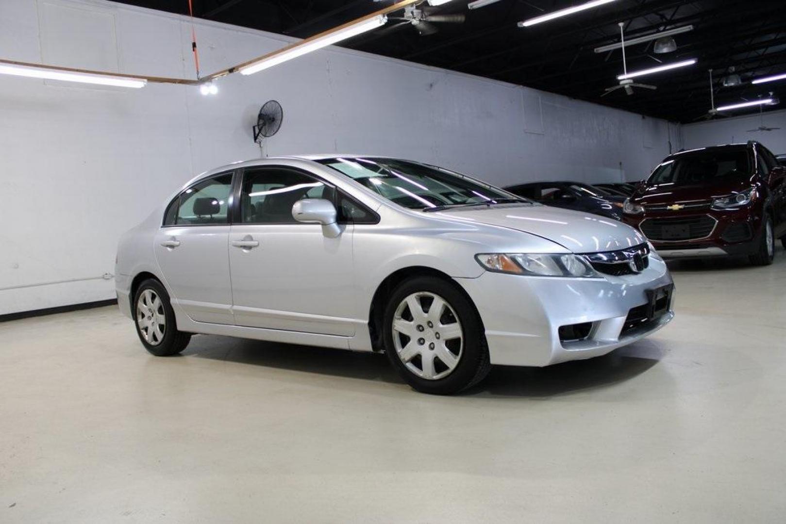 2009 Alabaster Silver Metallic Honda Civic LX (2HGFA16539H) with an 1.8L I4 SOHC 16V i-VTEC engine, Automatic transmission, located at 15300 Midway Rd., Addison, TX, 75001, (972) 702-0011, 32.958321, -96.838074 - Photo#6