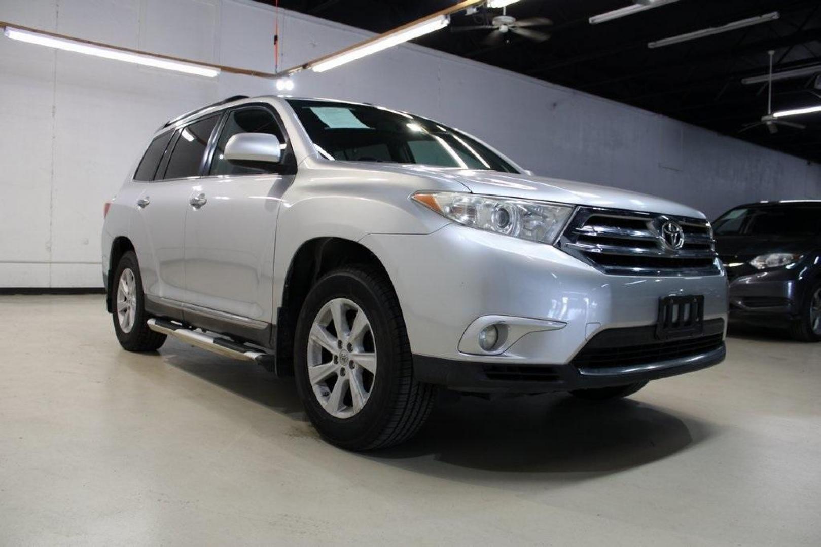 2012 Classic Silver Metallic /Ash Toyota Highlander SE (5TDZK3EH6CS) with an 3.5L V6 SMPI DOHC engine, Automatic transmission, located at 15300 Midway Rd., Addison, TX, 75001, (972) 702-0011, 32.958321, -96.838074 - HOME OF THE NO HAGGLE PRICE - WHOLESALE PRICES TO THE PUBLIC!! 4D Sport Utility, 3.5L V6 SMPI DOHC, 5-Speed Automatic with Overdrive, FWD, Silver.<br><br>Silver 2012 Toyota Highlander<br><br><br>Awards:<br> * 2012 IIHS Top Safety Pick * 2012 KBB.com 10 Best Used SUVs Under $15,000 * 2012 KBB.co - Photo#1