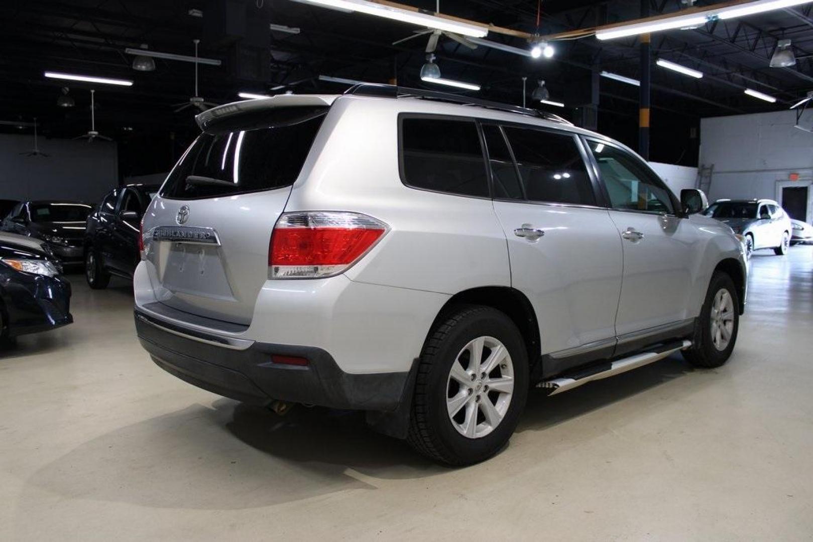 2012 Classic Silver Metallic /Ash Toyota Highlander SE (5TDZK3EH6CS) with an 3.5L V6 SMPI DOHC engine, Automatic transmission, located at 15300 Midway Rd., Addison, TX, 75001, (972) 702-0011, 32.958321, -96.838074 - HOME OF THE NO HAGGLE PRICE - WHOLESALE PRICES TO THE PUBLIC!! 4D Sport Utility, 3.5L V6 SMPI DOHC, 5-Speed Automatic with Overdrive, FWD, Silver.<br><br>Silver 2012 Toyota Highlander<br><br><br>Awards:<br> * 2012 IIHS Top Safety Pick * 2012 KBB.com 10 Best Used SUVs Under $15,000 * 2012 KBB.co - Photo#2