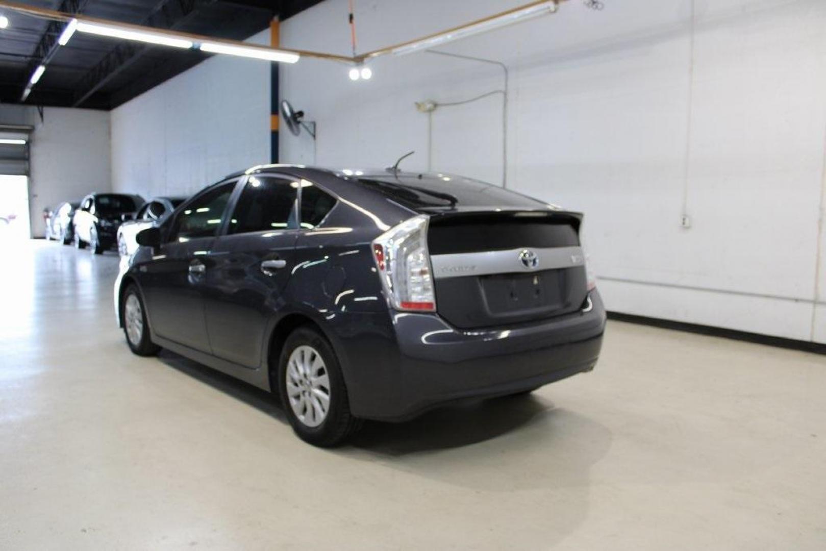 2014 Winter Gray Metallic Toyota Prius Plug-in (JTDKN3DP7E3) with an 1.8L 4-Cylinder DOHC 16V VVT-i engine, CVT transmission, located at 15300 Midway Rd., Addison, TX, 75001, (972) 702-0011, 32.958321, -96.838074 - Photo#3