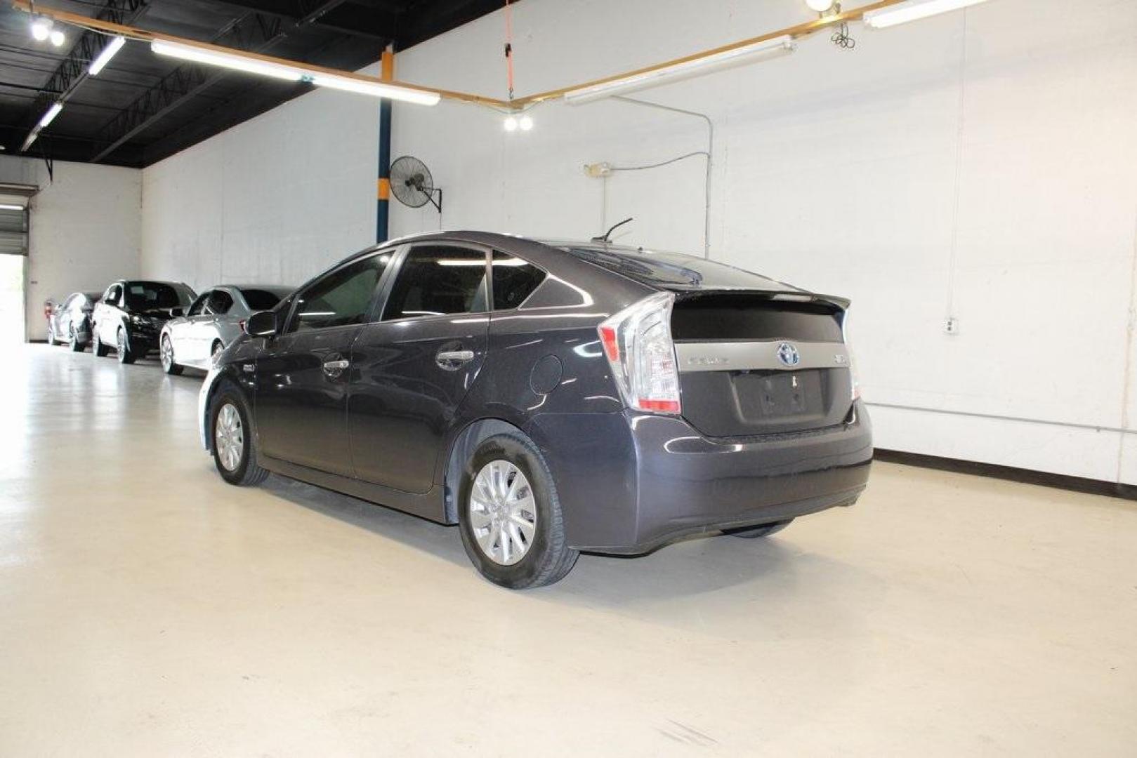 2014 Winter Gray Metallic Toyota Prius Plug-in (JTDKN3DP7E3) with an 1.8L 4-Cylinder DOHC 16V VVT-i engine, CVT transmission, located at 15300 Midway Rd., Addison, TX, 75001, (972) 702-0011, 32.958321, -96.838074 - Photo#4