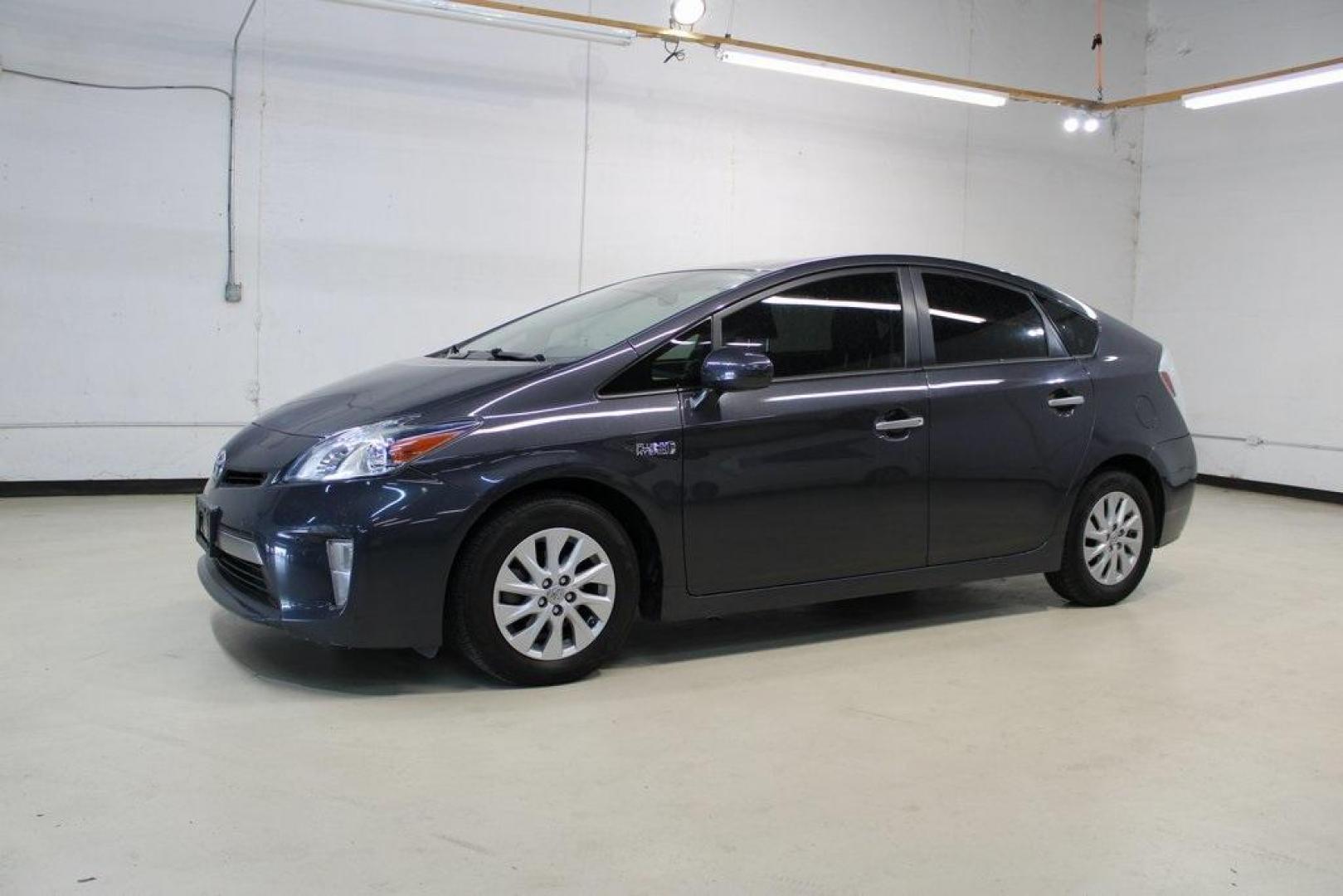 2014 Winter Gray Metallic Toyota Prius Plug-in (JTDKN3DP7E3) with an 1.8L 4-Cylinder DOHC 16V VVT-i engine, CVT transmission, located at 15300 Midway Rd., Addison, TX, 75001, (972) 702-0011, 32.958321, -96.838074 - Photo#5