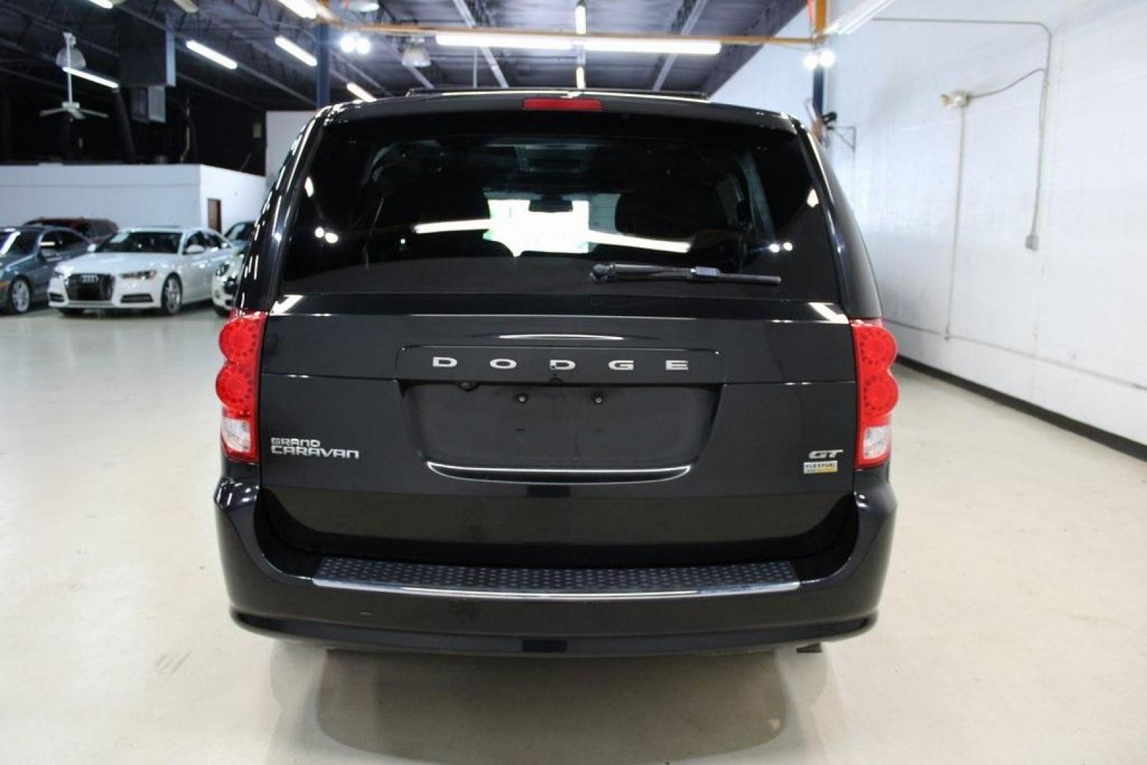 2019 Brilliant Black Crystal Pearlcoat /Black Dodge Grand Caravan GT (2C4RDGEG3KR) with an V6 engine, Automatic transmission, located at 15300 Midway Rd., Addison, TX, 75001, (972) 702-0011, 32.958321, -96.838074 - Photo#7