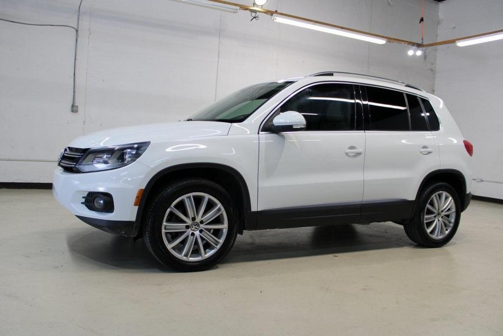 2016 Pure White Volkswagen Tiguan SE (WVGAV7AX9GW) with an 2.0L 4-Cylinder Turbocharged engine, Automatic transmission, located at 15300 Midway Rd., Addison, TX, 75001, (972) 702-0011, 32.958321, -96.838074 - Photo#4