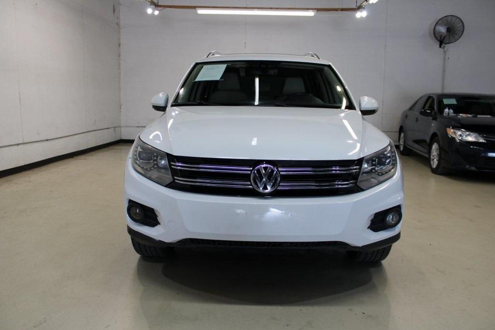 2016 Pure White Volkswagen Tiguan SE (WVGAV7AX9GW) with an 2.0L 4-Cylinder Turbocharged engine, Automatic transmission, located at 15300 Midway Rd., Addison, TX, 75001, (972) 702-0011, 32.958321, -96.838074 - Photo#5