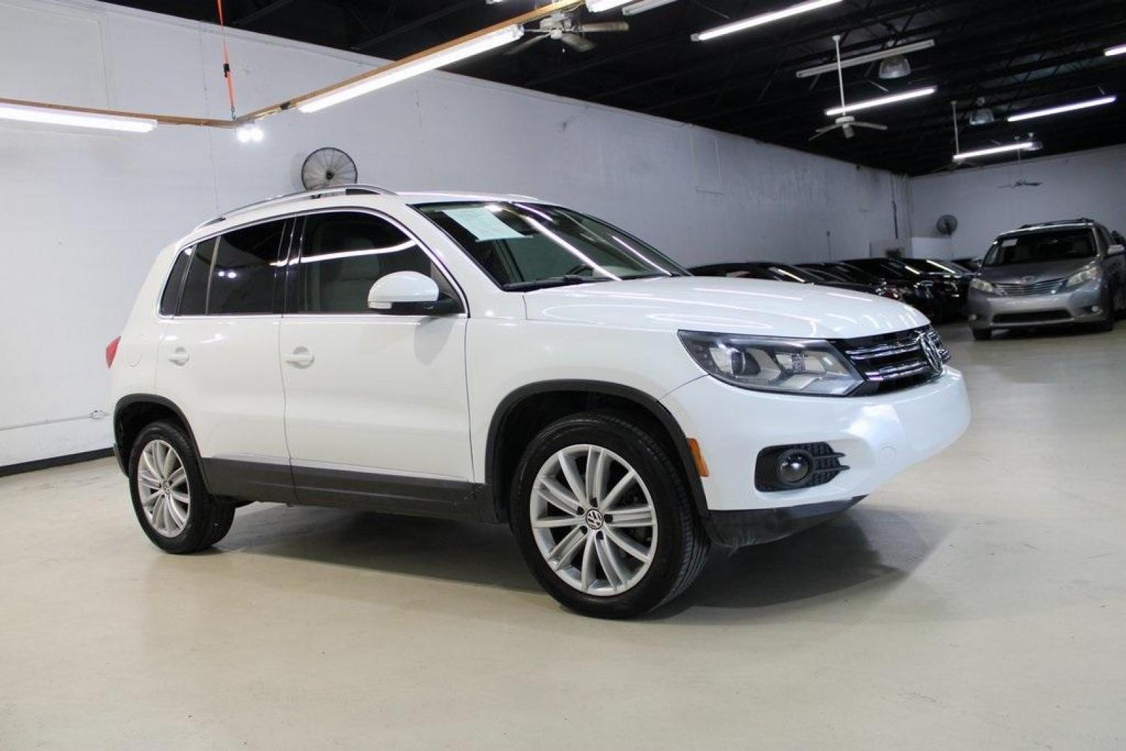 2016 Pure White Volkswagen Tiguan SE (WVGAV7AX9GW) with an 2.0L 4-Cylinder Turbocharged engine, Automatic transmission, located at 15300 Midway Rd., Addison, TX, 75001, (972) 702-0011, 32.958321, -96.838074 - Photo#6