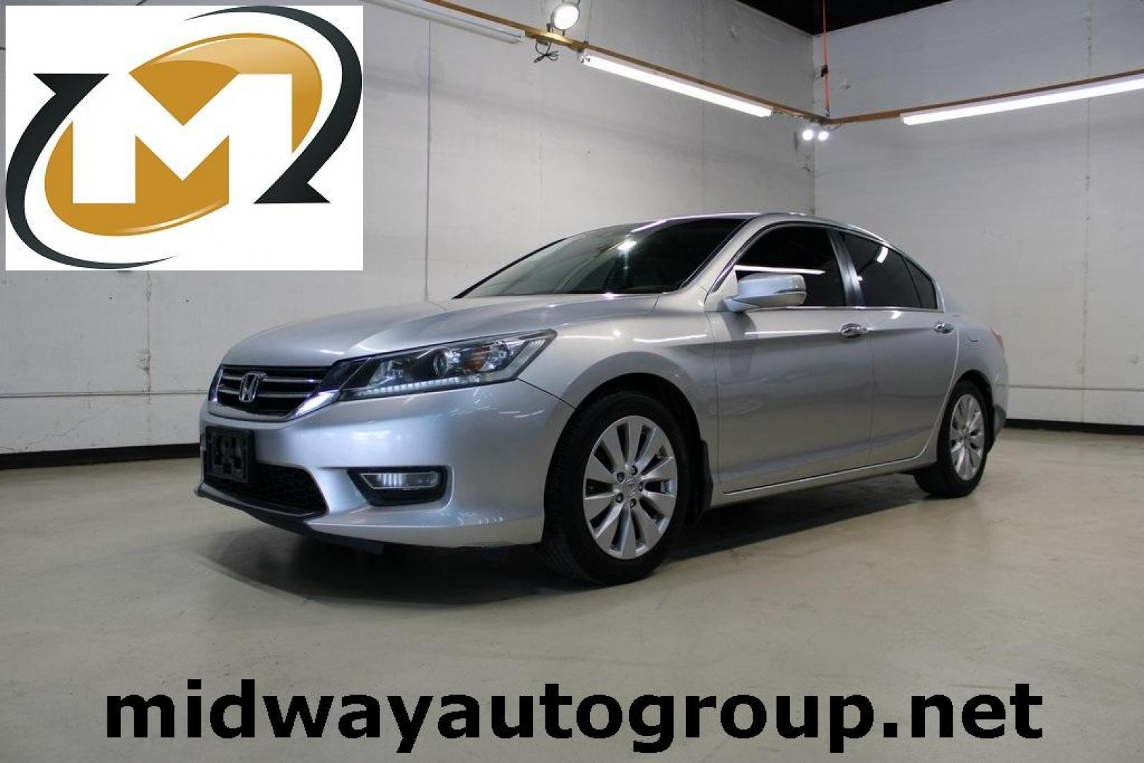 2013 Modern Steel Metallic /Gray Honda Accord EX-L (1HGCR2F83DA) with an 2.4L I4 DOHC i-VTEC 16V engine, CVT transmission, located at 15300 Midway Rd., Addison, TX, 75001, (972) 702-0011, 32.958321, -96.838074 - HOME OF THE NO HAGGLE PRICE - WHOLESALE PRICES TO THE PUBLIC!! Accord EX-L, 4D Sedan, 2.4L I4 DOHC i-VTEC 16V, CVT, FWD, Gray, Gray Leather.<br><br>Gray 2013 Honda Accord EX-L<br><br>Recent Arrival! 27/36 City/Highway MPG<br><br>Awards:<br> * 2013 KBB.com Brand Image Awards<br>Kelley Blue Book Bran - Photo#0