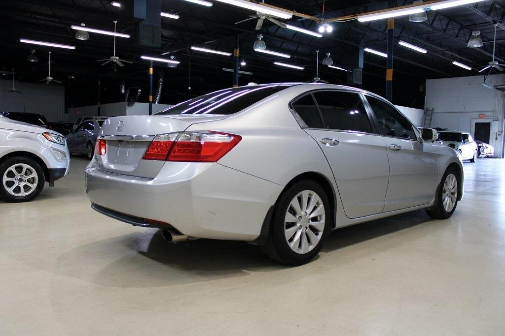 2013 Modern Steel Metallic /Gray Honda Accord EX-L (1HGCR2F83DA) with an 2.4L I4 DOHC i-VTEC 16V engine, CVT transmission, located at 15300 Midway Rd., Addison, TX, 75001, (972) 702-0011, 32.958321, -96.838074 - Photo#2