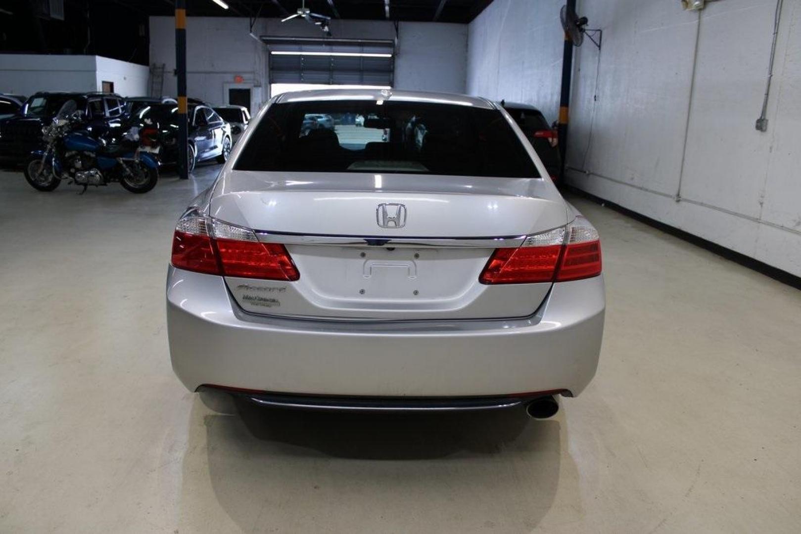 2013 Modern Steel Metallic /Gray Honda Accord EX-L (1HGCR2F83DA) with an 2.4L I4 DOHC i-VTEC 16V engine, CVT transmission, located at 15300 Midway Rd., Addison, TX, 75001, (972) 702-0011, 32.958321, -96.838074 - Photo#7