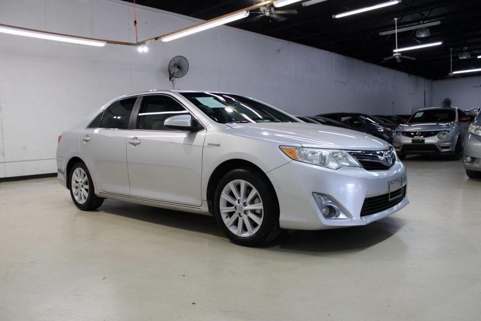 2012 Classic Silver Metallic /Ivory Toyota Camry Hybrid XLE (4T1BD1FK6CU) with an 2.5L I4 Hybrid DOHC engine, CVT transmission, located at 15300 Midway Rd., Addison, TX, 75001, (972) 702-0011, 32.958321, -96.838074 - HOME OF THE NO HAGGLE PRICE - WHOLESALE PRICES TO THE PUBLIC!! Camry Hybrid XLE, 4D Sedan, 2.5L I4 Hybrid DOHC, eCVT, FWD, Silver, Cloth.<br><br>Silver 2012 Toyota Camry Hybrid XLE<br><br>Recent Arrival! 40/38 City/Highway MPG<br><br>Awards:<br> * 2012 KBB.com Best Resale Value Awards<br><br>At Mid - Photo#6