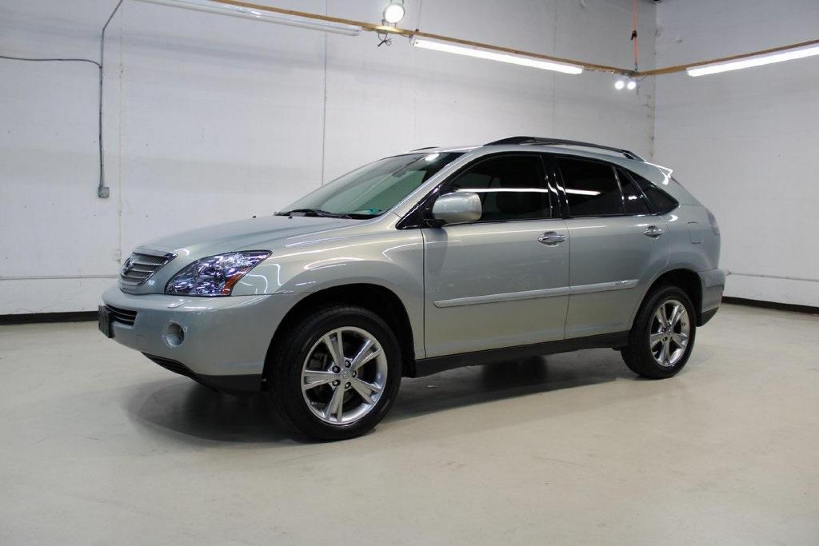 2008 Gold /Ivory Lexus RX 400h (JTJHW31U882) with an 3.3L V6 VVT-i engine, CVT transmission, located at 15300 Midway Rd., Addison, TX, 75001, (972) 702-0011, 32.958321, -96.838074 - HOME OF THE NO HAGGLE PRICE - WHOLESALE PRICES TO THE PUBLIC!! RX 400h, 4D Sport Utility, 3.3L V6 VVT-i, eCVT, AWD, Gold, Ivory w/Fabric Seat Trim.<br><br>Gold 2008 Lexus RX 400h<br><br><br>Awards:<br> * 2008 KBB.com Brand Image Awards<br><br>At Midway Auto Group, we strive to provide you with the - Photo#4