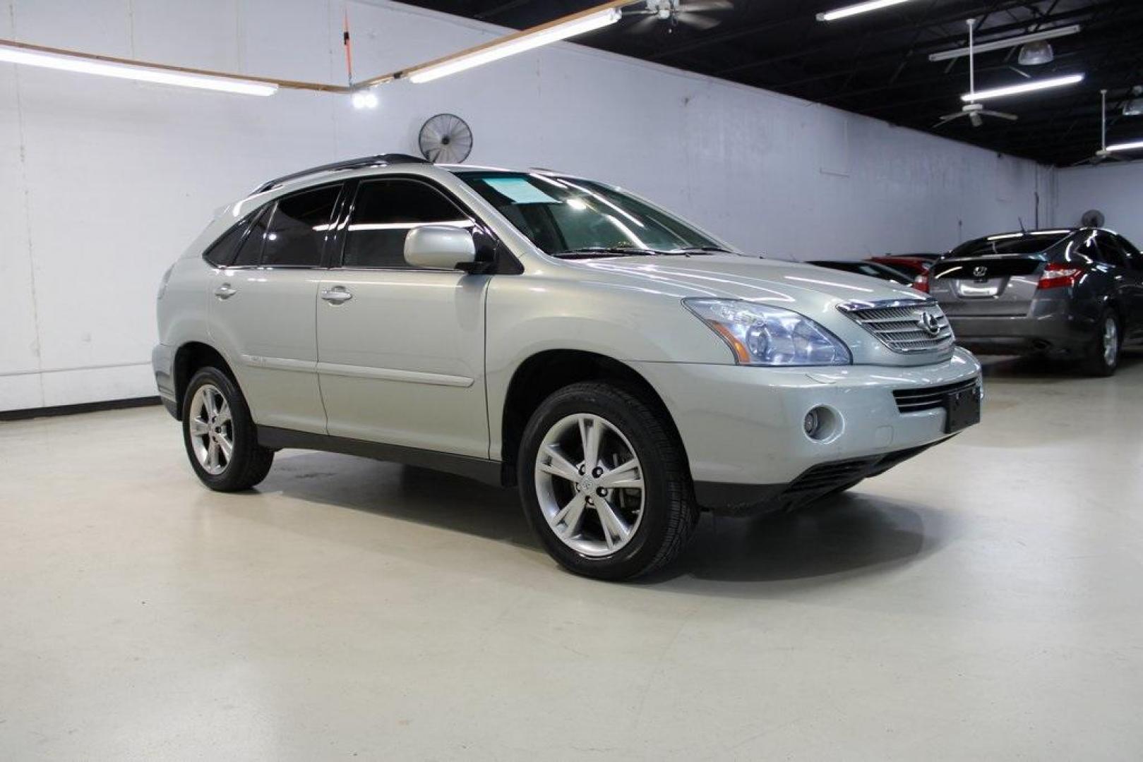 2008 Gold /Ivory Lexus RX 400h (JTJHW31U882) with an 3.3L V6 VVT-i engine, CVT transmission, located at 15300 Midway Rd., Addison, TX, 75001, (972) 702-0011, 32.958321, -96.838074 - HOME OF THE NO HAGGLE PRICE - WHOLESALE PRICES TO THE PUBLIC!! RX 400h, 4D Sport Utility, 3.3L V6 VVT-i, eCVT, AWD, Gold, Ivory w/Fabric Seat Trim.<br><br>Gold 2008 Lexus RX 400h<br><br><br>Awards:<br> * 2008 KBB.com Brand Image Awards<br><br>At Midway Auto Group, we strive to provide you with the - Photo#6