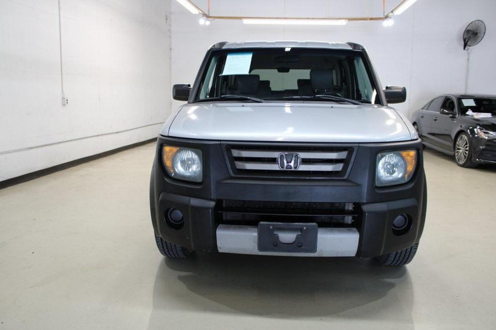 2007 Alabaster Silver Metallic Honda Element LX (5J6YH18337L) with an 2.4L I4 DOHC i-VTEC 16V engine, Automatic transmission, located at 15300 Midway Rd., Addison, TX, 75001, (972) 702-0011, 32.958321, -96.838074 - Photo#5