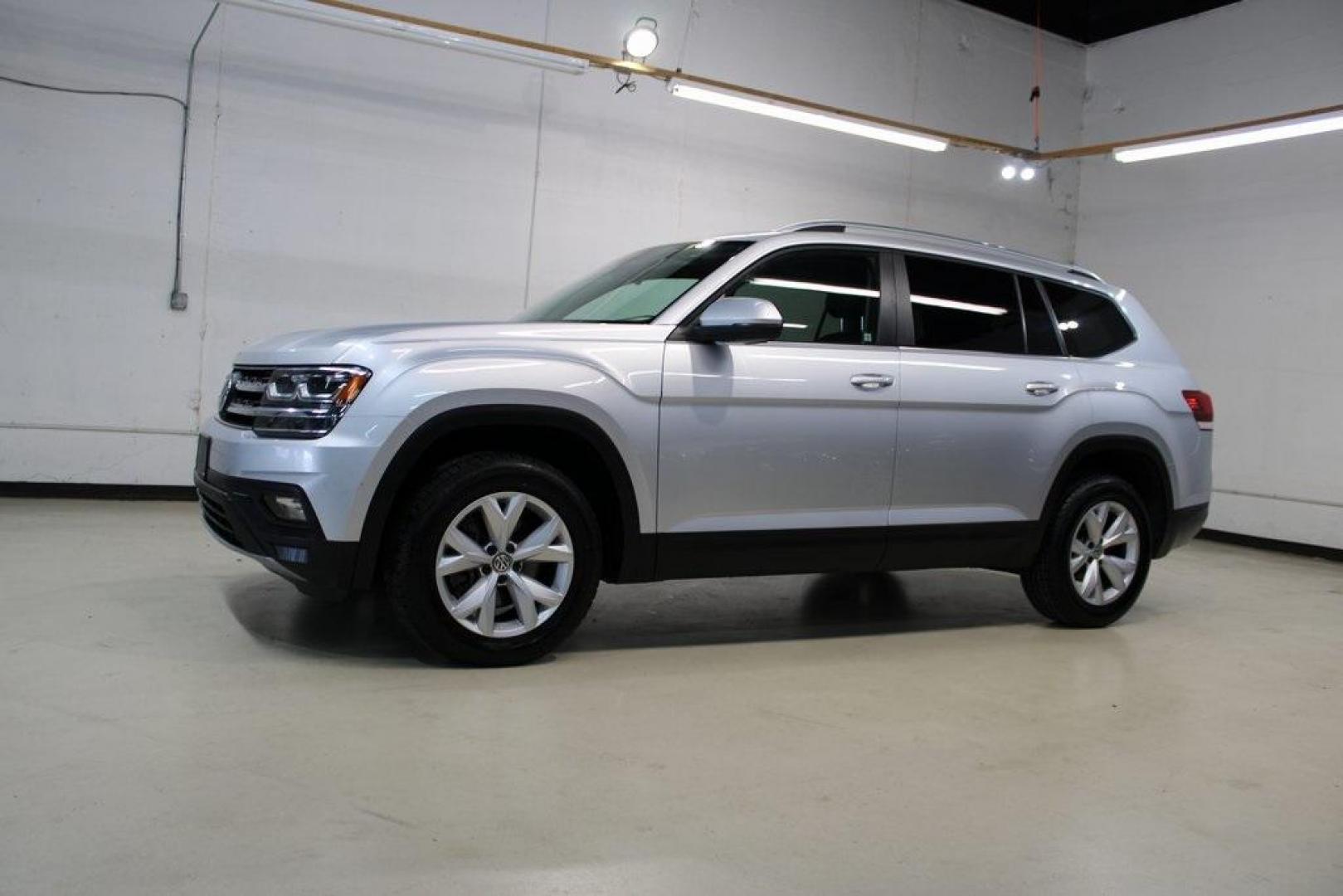 2019 Platinum Gray Metallic /Titan Black Volkswagen Atlas 3.6L V6 SE (1V2WR2CA9KC) with an 3.6L VR6 engine, Automatic transmission, located at 15300 Midway Rd., Addison, TX, 75001, (972) 702-0011, 32.958321, -96.838074 - HOME OF THE NO HAGGLE PRICE - WHOLESALE PRICES TO THE PUBLIC!! Atlas 3.6L V6 SE w/Technology, 4D Sport Utility, 3.6L VR6, 8-Speed Automatic with Tiptronic, FWD, Gray.<br><br>Gray 2019 Volkswagen Atlas 3.6L V6 SE<br><br><br>Awards:<br> * 2019 KBB.com 10 Best Road Trip Cars * 2019 KBB.com 12 Best F - Photo#4