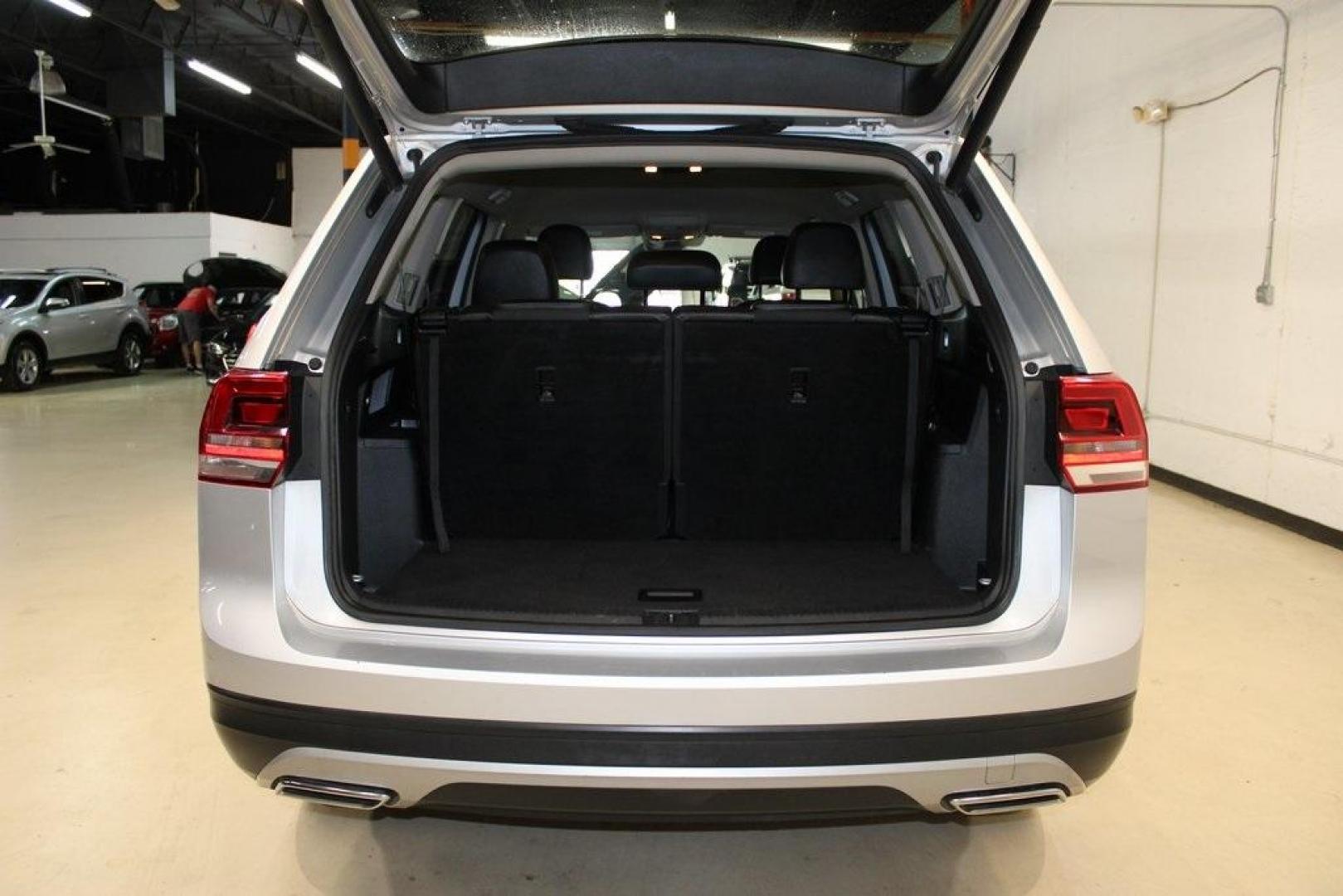 2019 Platinum Gray Metallic /Titan Black Volkswagen Atlas 3.6L V6 SE (1V2WR2CA9KC) with an 3.6L VR6 engine, Automatic transmission, located at 15300 Midway Rd., Addison, TX, 75001, (972) 702-0011, 32.958321, -96.838074 - HOME OF THE NO HAGGLE PRICE - WHOLESALE PRICES TO THE PUBLIC!! Atlas 3.6L V6 SE w/Technology, 4D Sport Utility, 3.6L VR6, 8-Speed Automatic with Tiptronic, FWD, Gray.<br><br>Gray 2019 Volkswagen Atlas 3.6L V6 SE<br><br><br>Awards:<br> * 2019 KBB.com 10 Best Road Trip Cars * 2019 KBB.com 12 Best F - Photo#8