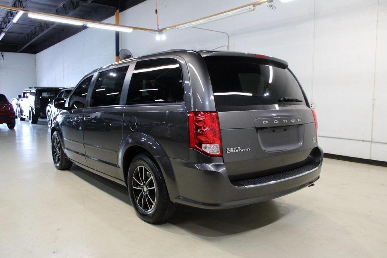 2017 Granite Pearlcoat /Black Dodge Grand Caravan GT (2C4RDGEG8HR) with an 3.6L V6 24V VVT engine, Automatic transmission, located at 15300 Midway Rd., Addison, TX, 75001, (972) 702-0011, 32.958321, -96.838074 - Photo#3