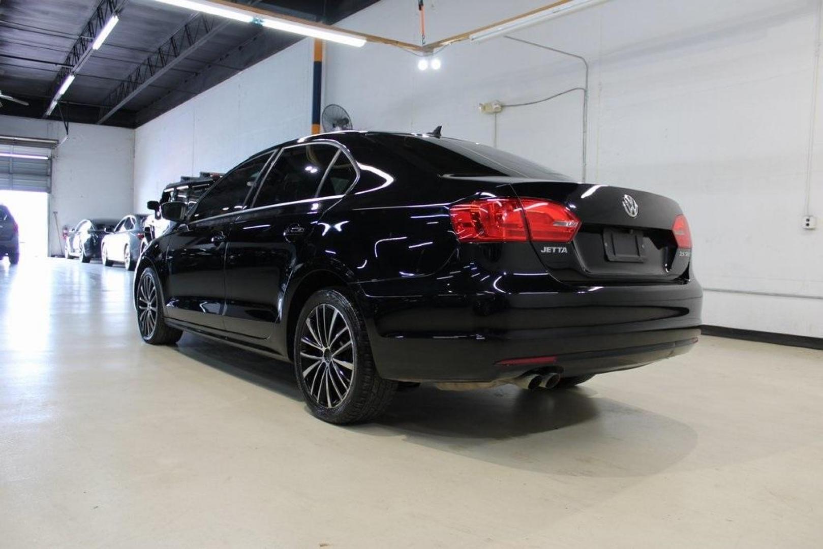 2012 Black Uni Volkswagen Jetta SEL (3VWLP7AJ2CM) with an 2.5L 5-Cylinder DOHC engine, Automatic transmission, located at 15300 Midway Rd., Addison, TX, 75001, (972) 702-0011, 32.958321, -96.838074 - Photo#3