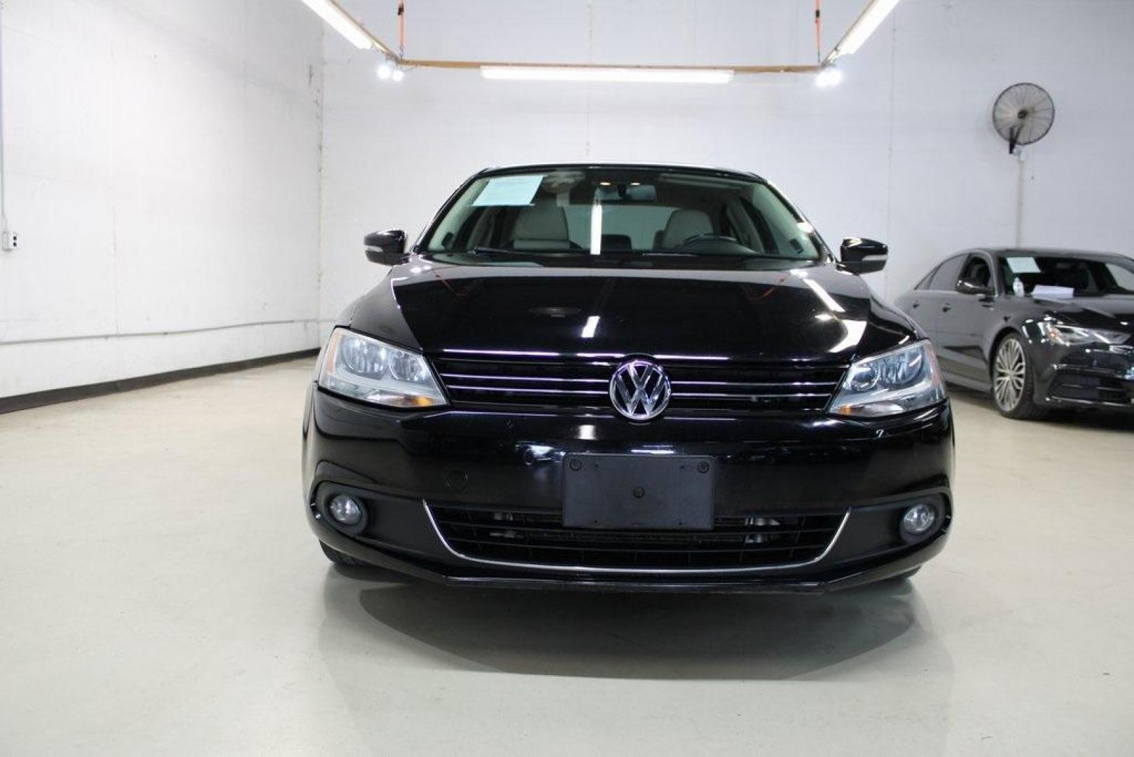 2012 Black Uni Volkswagen Jetta SEL (3VWLP7AJ2CM) with an 2.5L 5-Cylinder DOHC engine, Automatic transmission, located at 15300 Midway Rd., Addison, TX, 75001, (972) 702-0011, 32.958321, -96.838074 - Photo#5