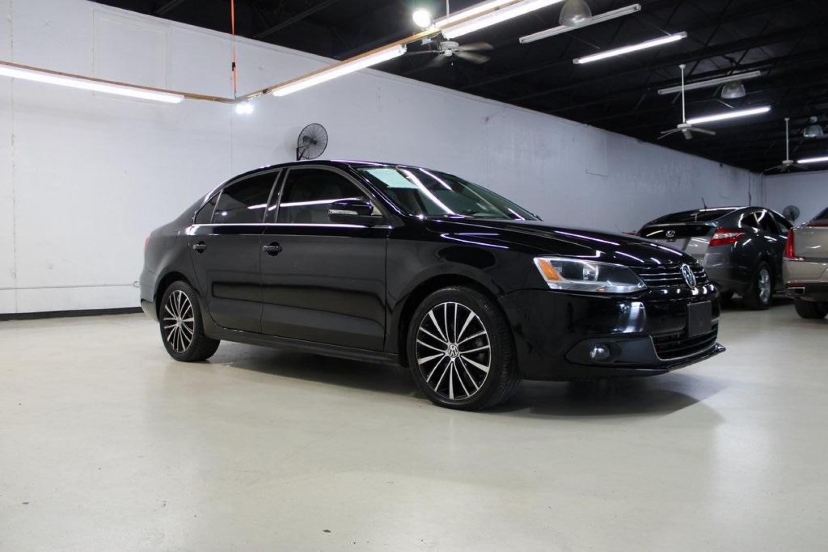 2012 Black Uni Volkswagen Jetta SEL (3VWLP7AJ2CM) with an 2.5L 5-Cylinder DOHC engine, Automatic transmission, located at 15300 Midway Rd., Addison, TX, 75001, (972) 702-0011, 32.958321, -96.838074 - Photo#6