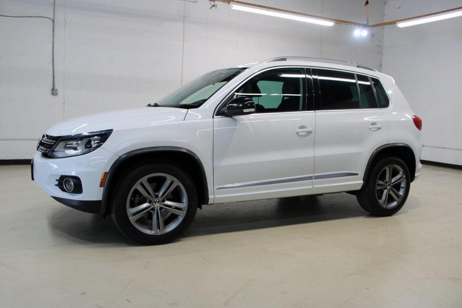 2017 Pure White Volkswagen Tiguan Sport (WVGTV7AX6HK) with an 2.0L TSI DOHC engine, Automatic transmission, located at 15300 Midway Rd., Addison, TX, 75001, (972) 702-0011, 32.958321, -96.838074 - Photo#4