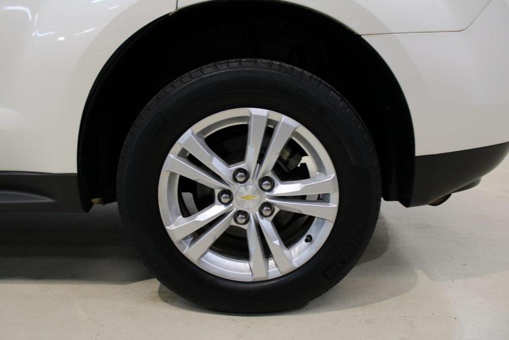 2014 White Diamond Tricoat /Jet Black Chevrolet Equinox LT (1GNALBEK5EZ) with an 2.4L 4-Cylinder SIDI DOHC engine, Automatic transmission, located at 15300 Midway Rd., Addison, TX, 75001, (972) 702-0011, 32.958321, -96.838074 - Photo#9