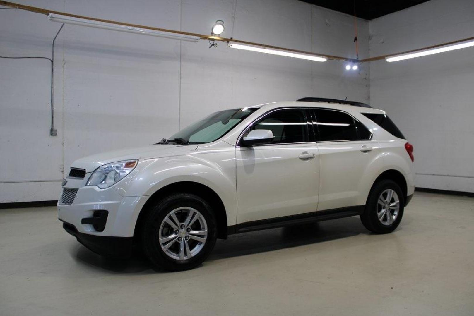 2014 White Diamond Tricoat /Jet Black Chevrolet Equinox LT (1GNALBEK5EZ) with an 2.4L 4-Cylinder SIDI DOHC engine, Automatic transmission, located at 15300 Midway Rd., Addison, TX, 75001, (972) 702-0011, 32.958321, -96.838074 - Photo#4