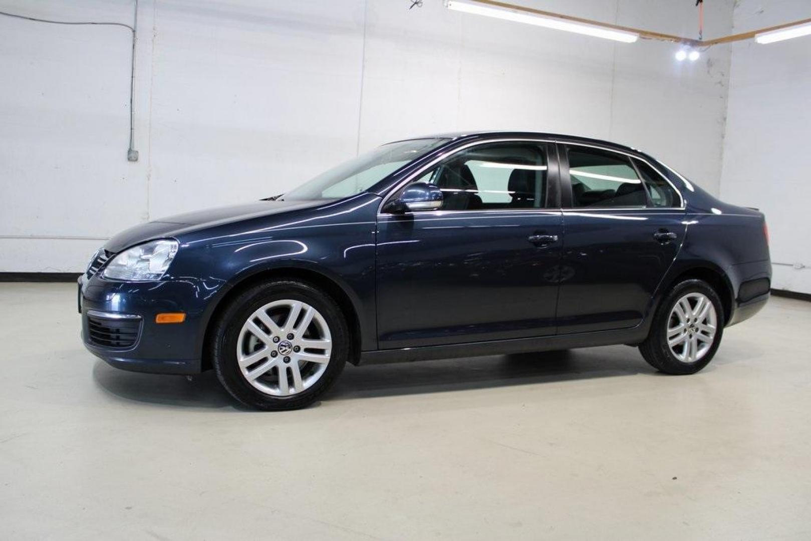 2010 Blue Volkswagen Jetta TDI (3VWAL7AJ1AM) with an 2.0L TDI Turbocharged engine, located at 15300 Midway Rd., Addison, TX, 75001, (972) 702-0011, 32.958321, -96.838074 - Photo#4