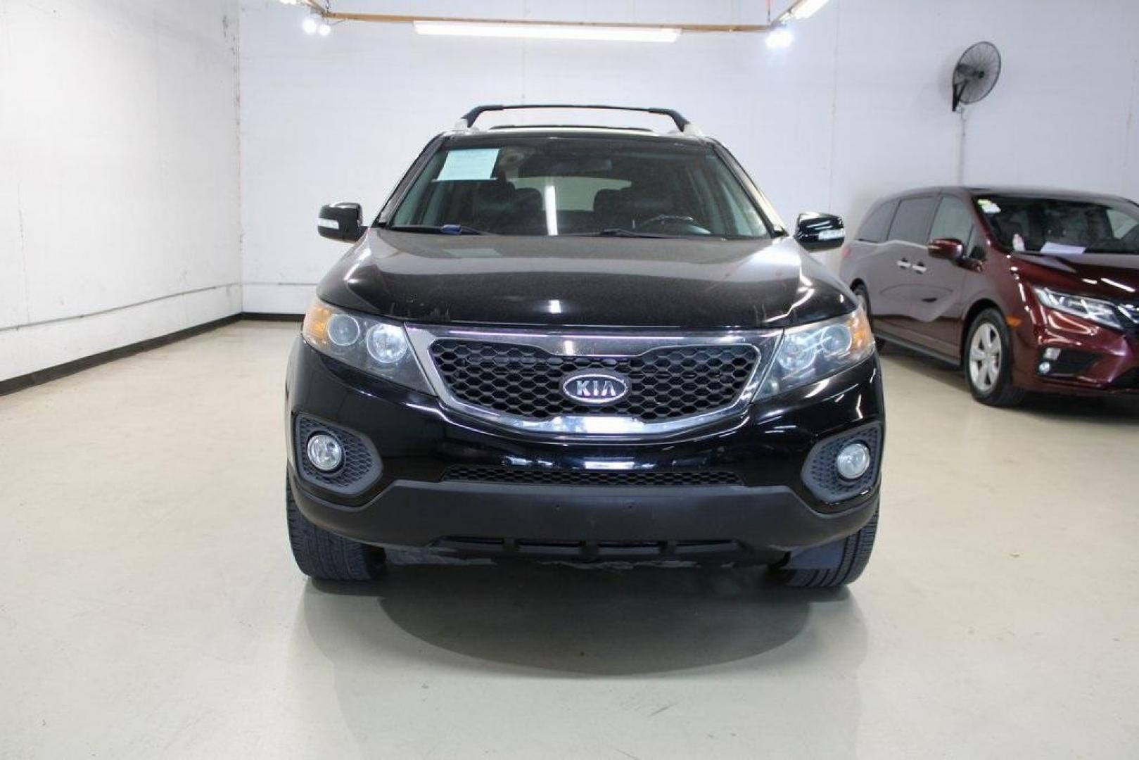 2012 Ebony Black /Black Kia Sorento EX (5XYKU4A29CG) with an 3.5L V6 DOHC Dual CVVT engine, Automatic transmission, located at 15300 Midway Rd., Addison, TX, 75001, (972) 702-0011, 32.958321, -96.838074 - Photo#5