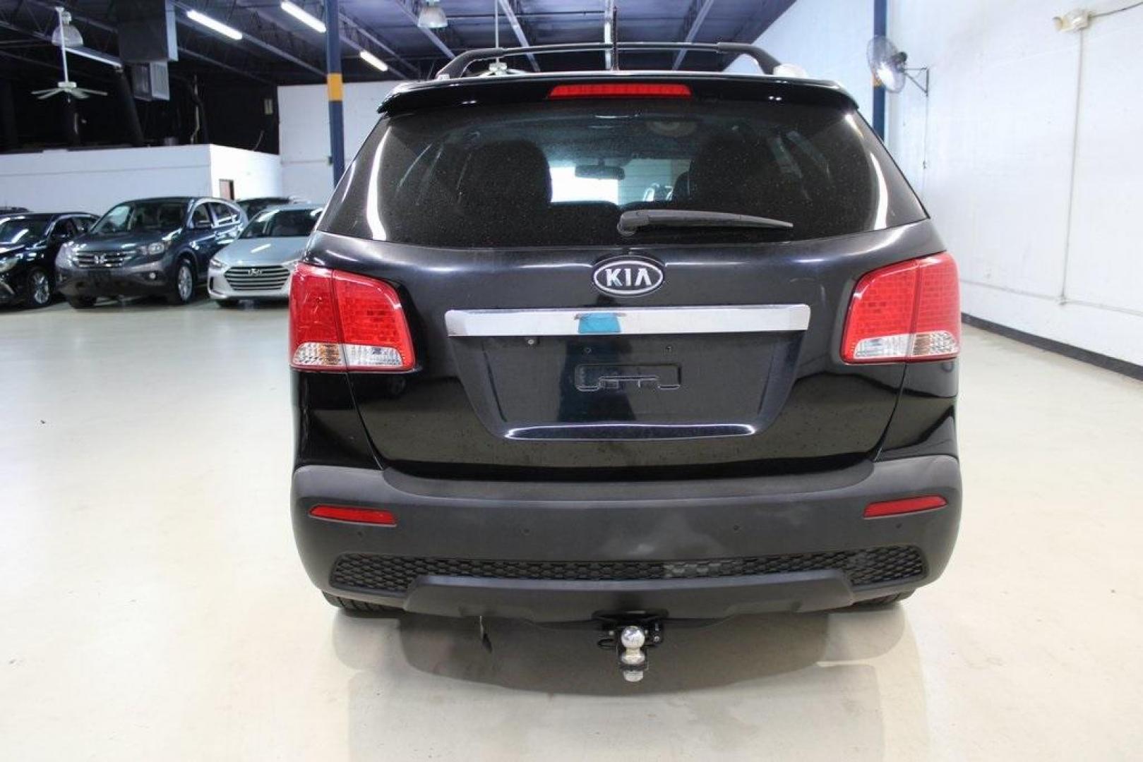 2012 Ebony Black /Black Kia Sorento EX (5XYKU4A29CG) with an 3.5L V6 DOHC Dual CVVT engine, Automatic transmission, located at 15300 Midway Rd., Addison, TX, 75001, (972) 702-0011, 32.958321, -96.838074 - Photo#7