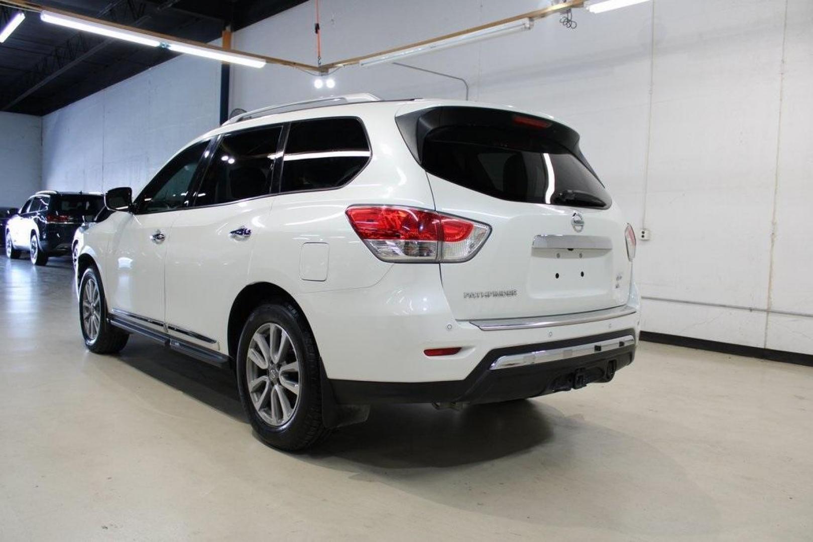 2015 Pearl White /Almond Nissan Pathfinder SL (5N1AR2MM2FC) with an 3.5L V6 engine, CVT transmission, located at 15300 Midway Rd., Addison, TX, 75001, (972) 702-0011, 32.958321, -96.838074 - HOME OF THE NO HAGGLE PRICE - WHOLESALE PRICES TO THE PUBLIC!! Pathfinder SL, 4D Sport Utility, 3.5L V6, CVT with Xtronic, 4WD, Pearl White, Almond Leather. Odometer is 15105 miles below market average!<br><br>Pearl White 2015 Nissan Pathfinder SL<br><br>Recent Arrival! 19/26 City/Highway MPG<br><br - Photo#3